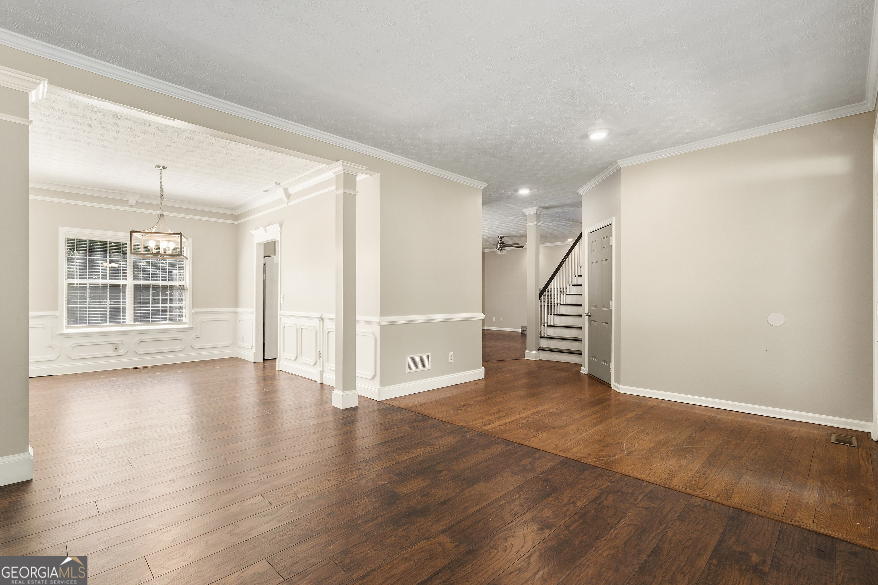 9569 Lakeview Court Property Photo 8