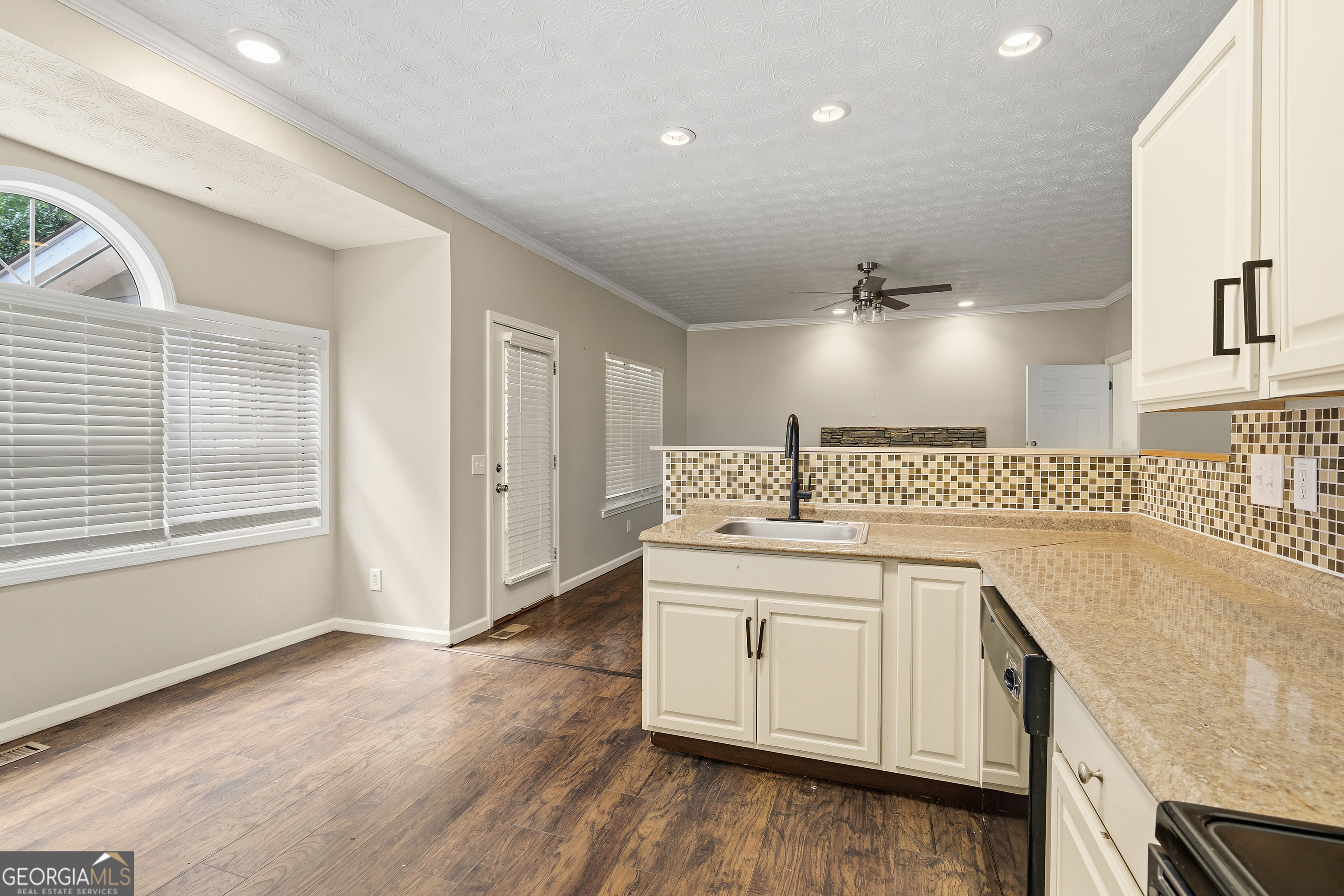 9569 Lakeview Court Property Photo 15
