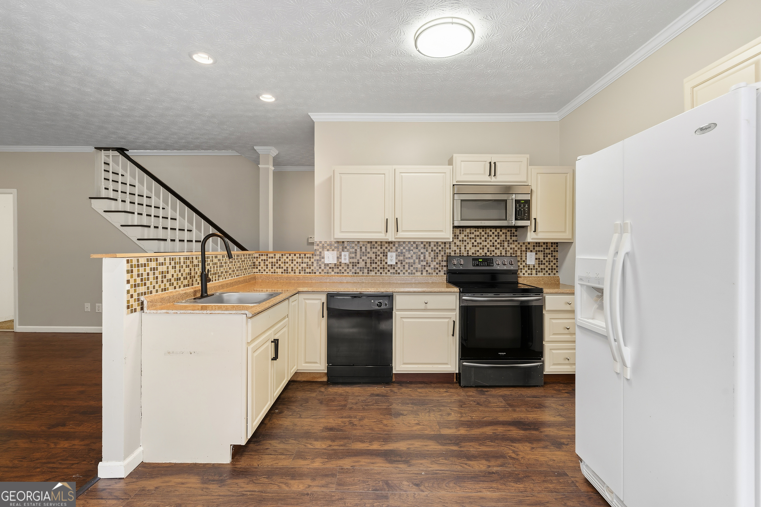 9569 Lakeview Court Property Photo 16