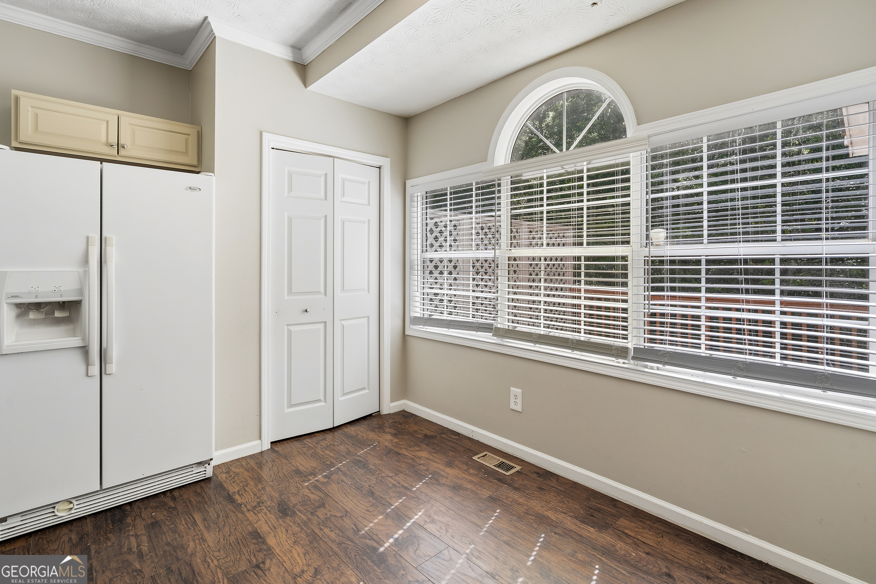 9569 Lakeview Court Property Photo 17