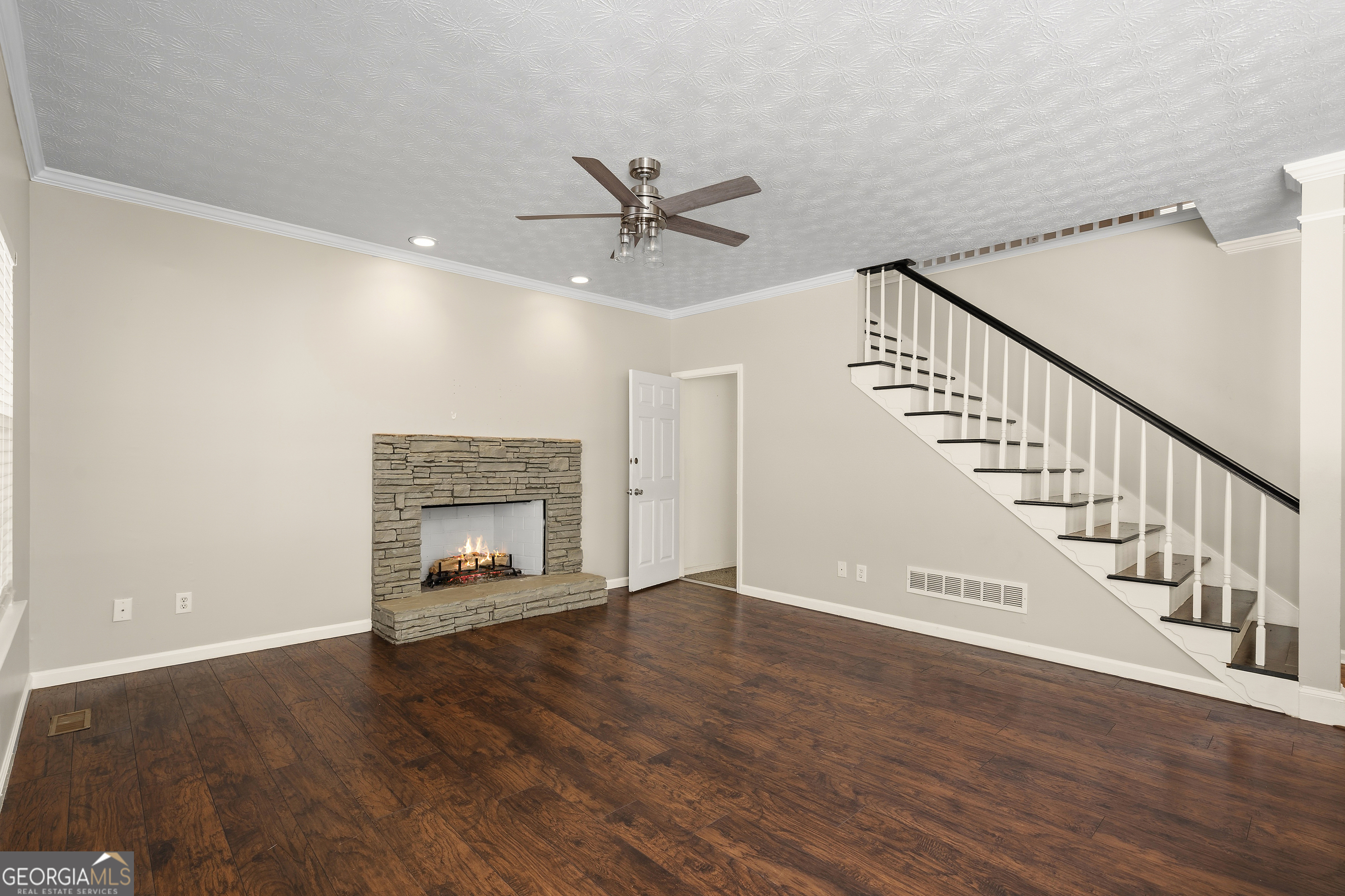9569 Lakeview Court Property Photo 18