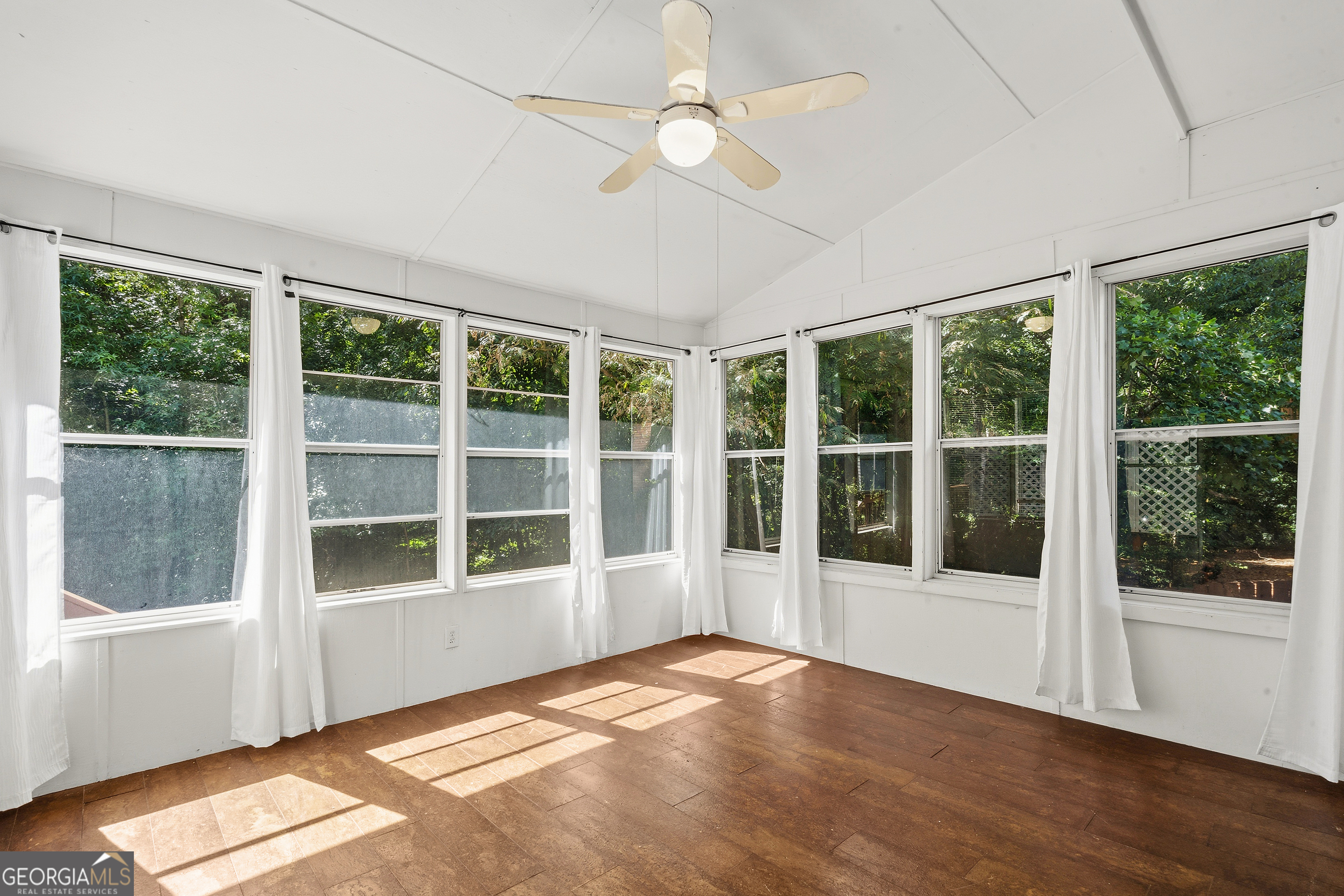 9569 Lakeview Court Property Photo 22