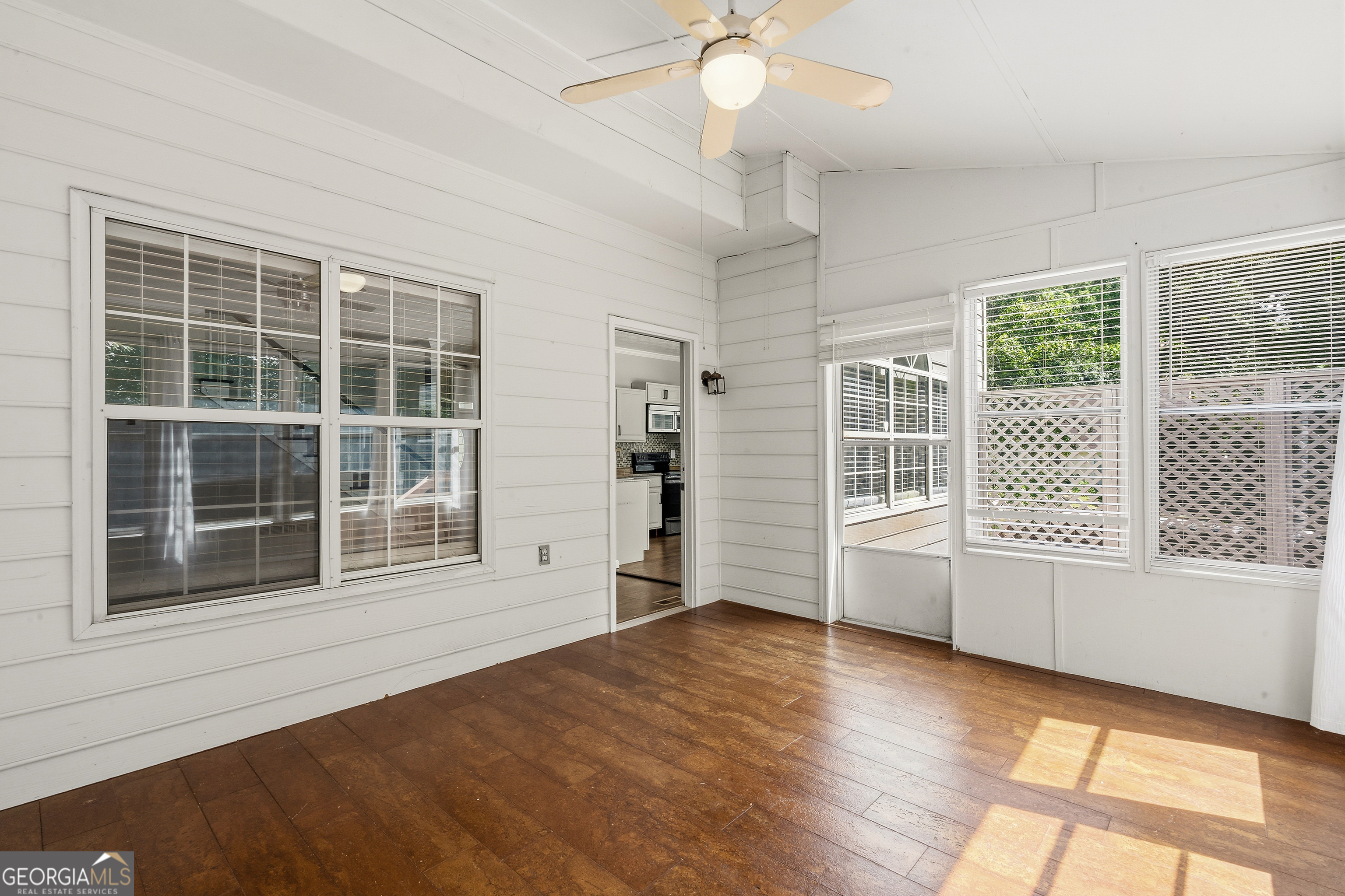 9569 Lakeview Court Property Photo 23