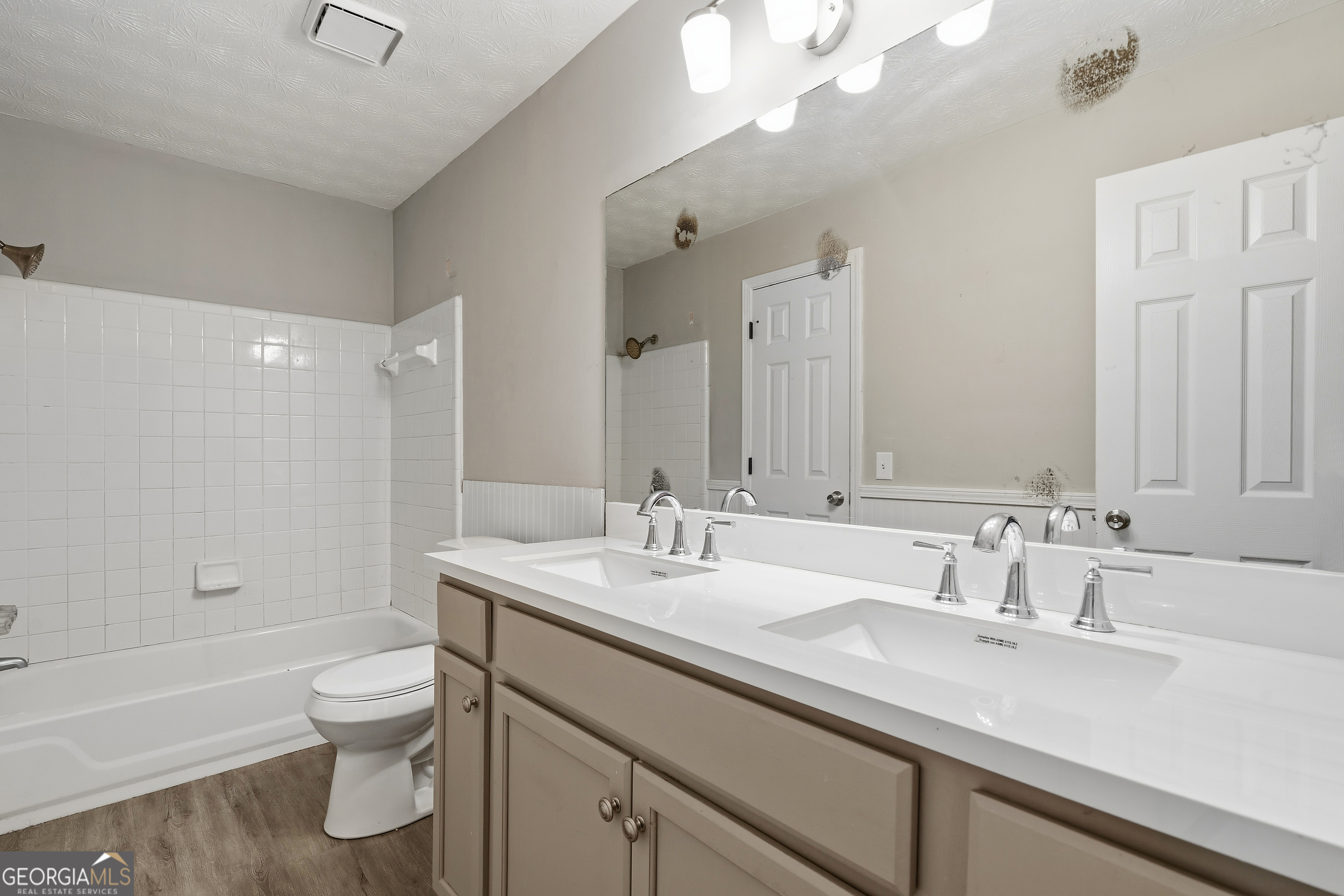 9569 Lakeview Court Property Photo 49