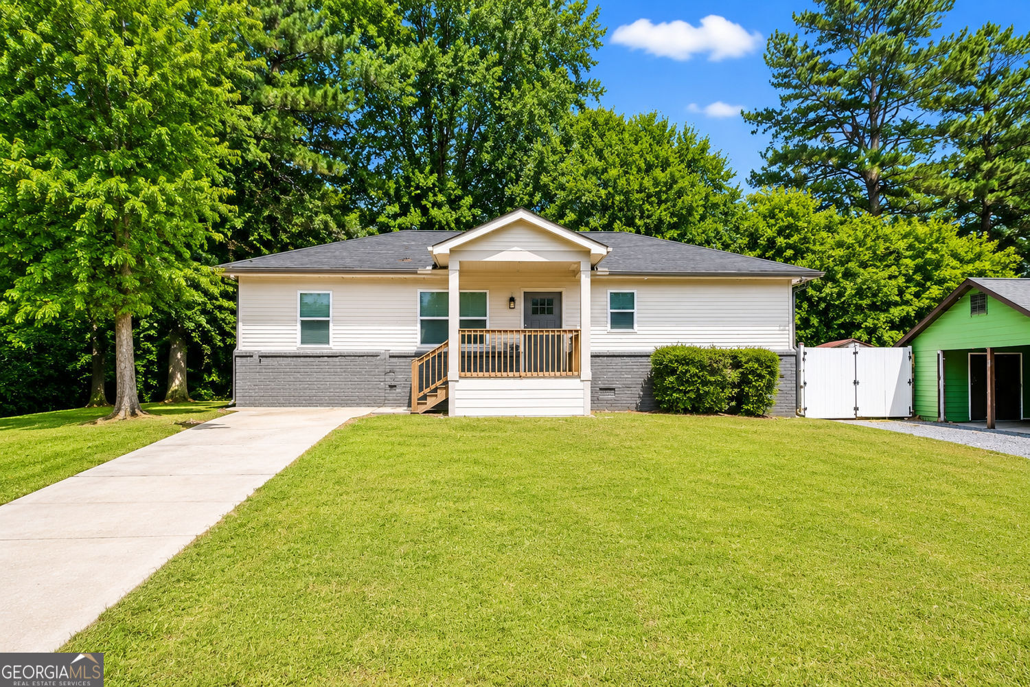1639 Bridgeport Drive NW Property Photo 1