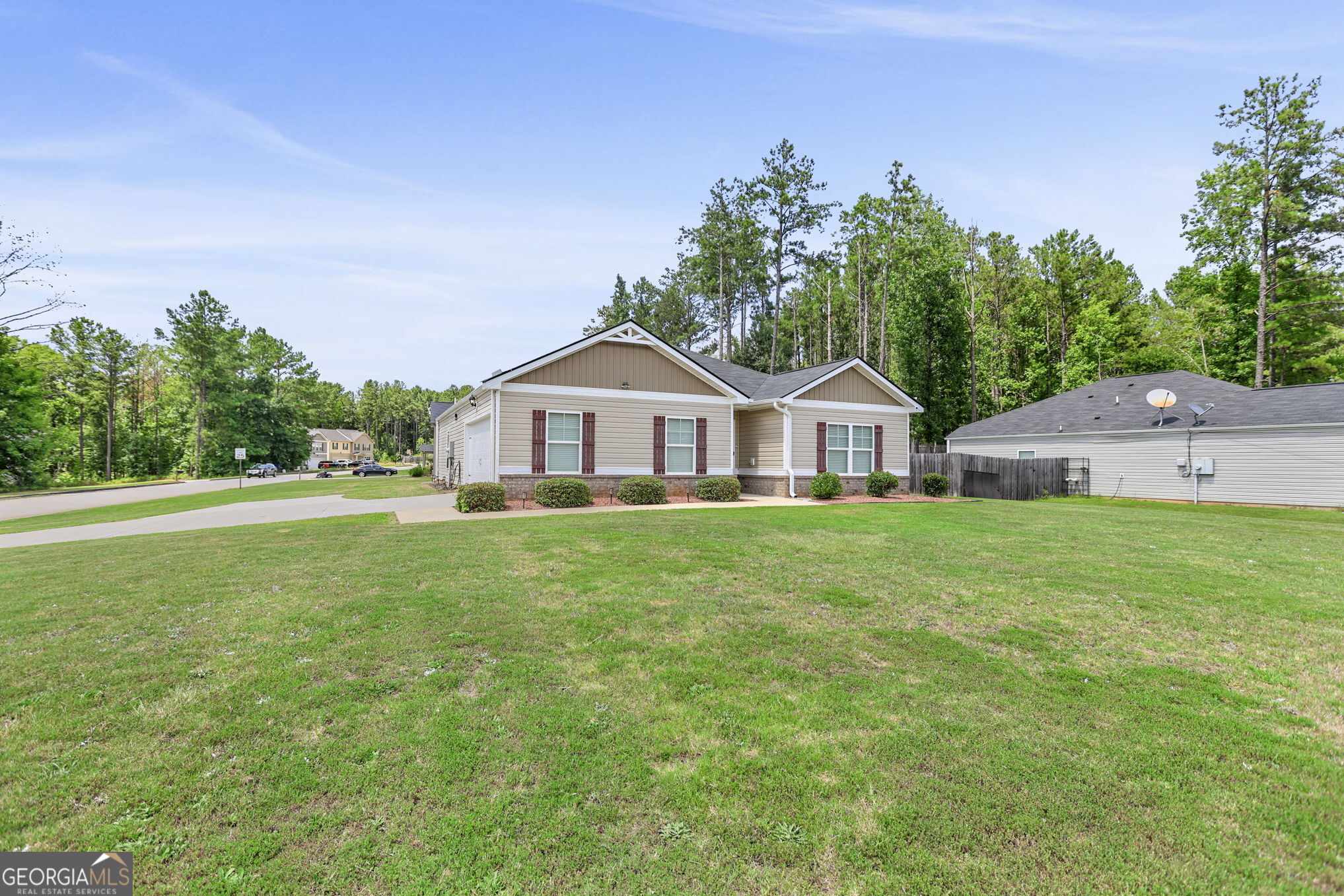 141 N Meadows Ridge Drive Property Photo 3