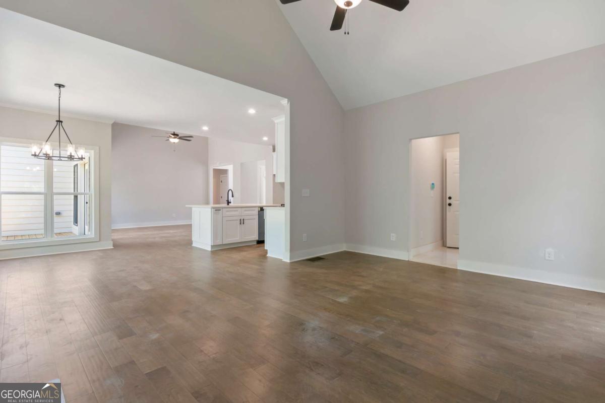 400 Ansley Drive Property Photo 10