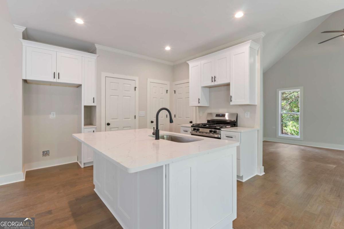 400 Ansley Drive Property Photo 11