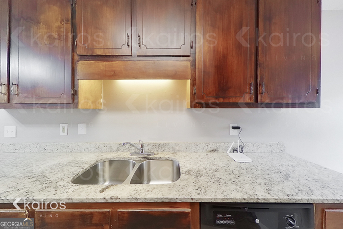 150 Deer Parkway Property Photo 6
