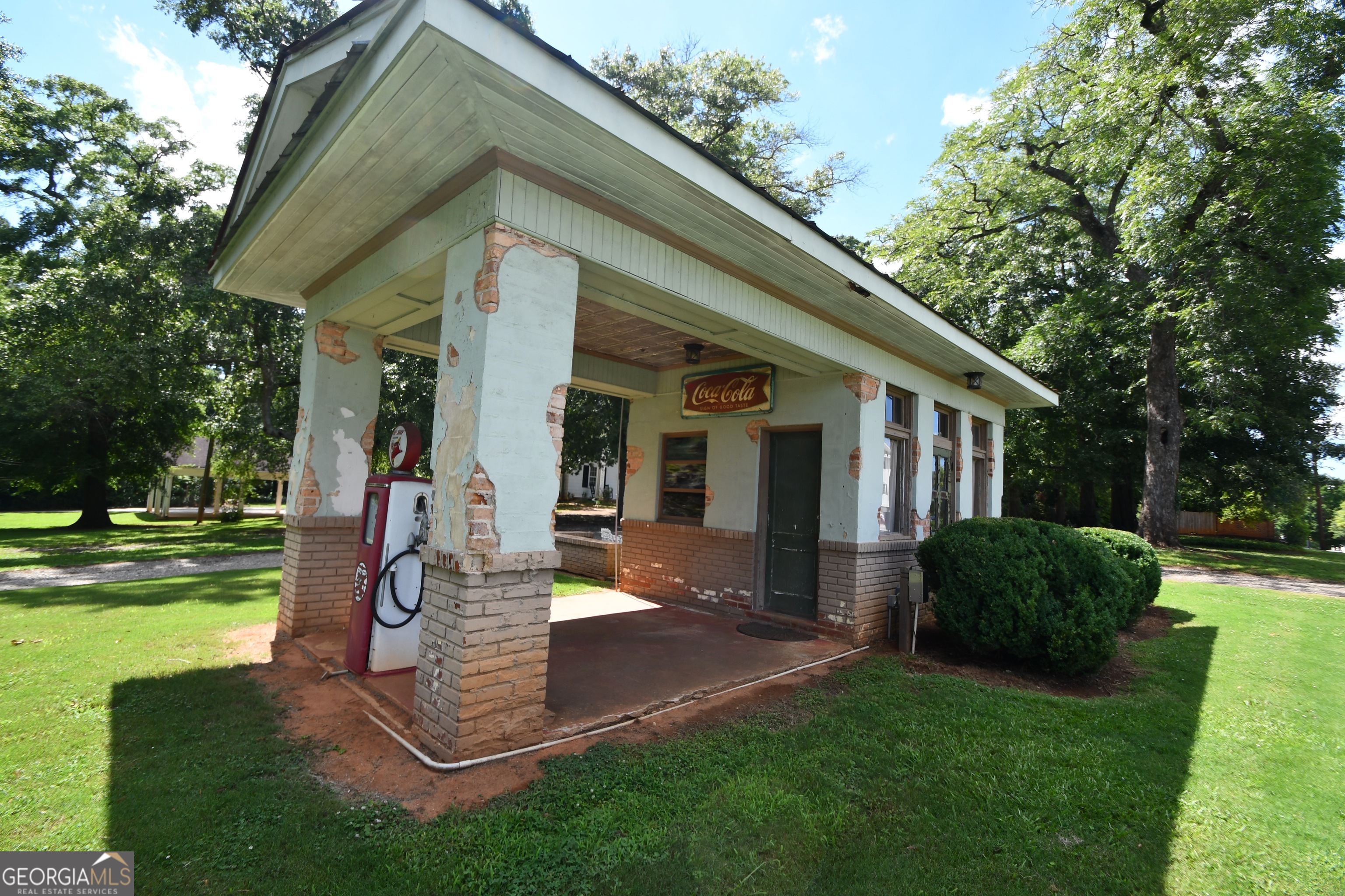 7 & 18 Main Street Property Photo 8