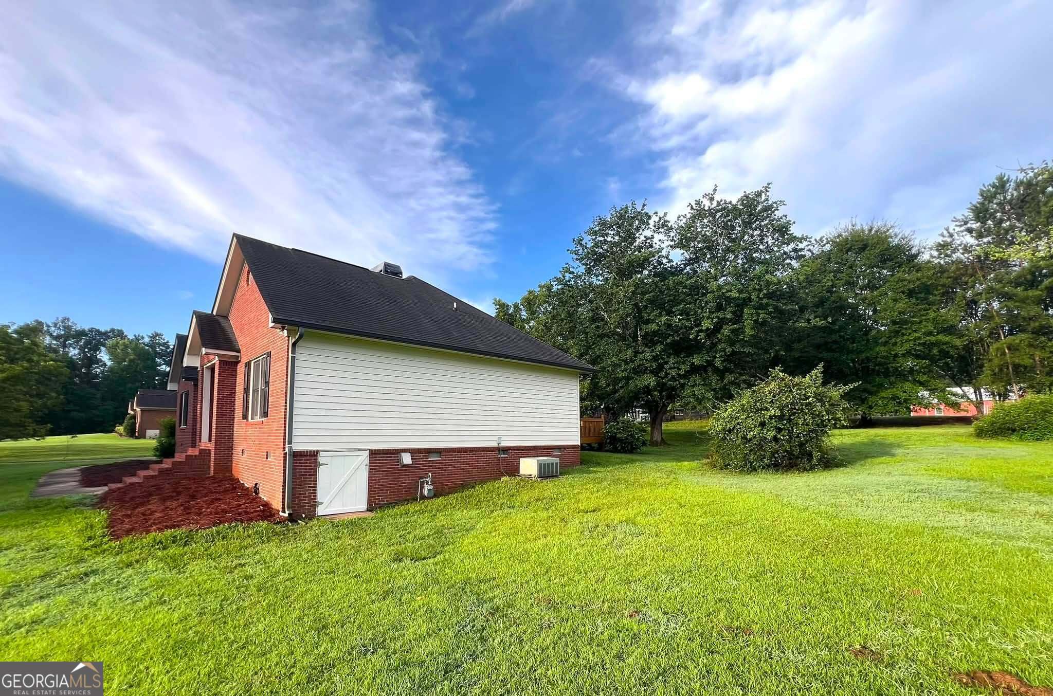 125 Wedgefield Drive Property Photo 4