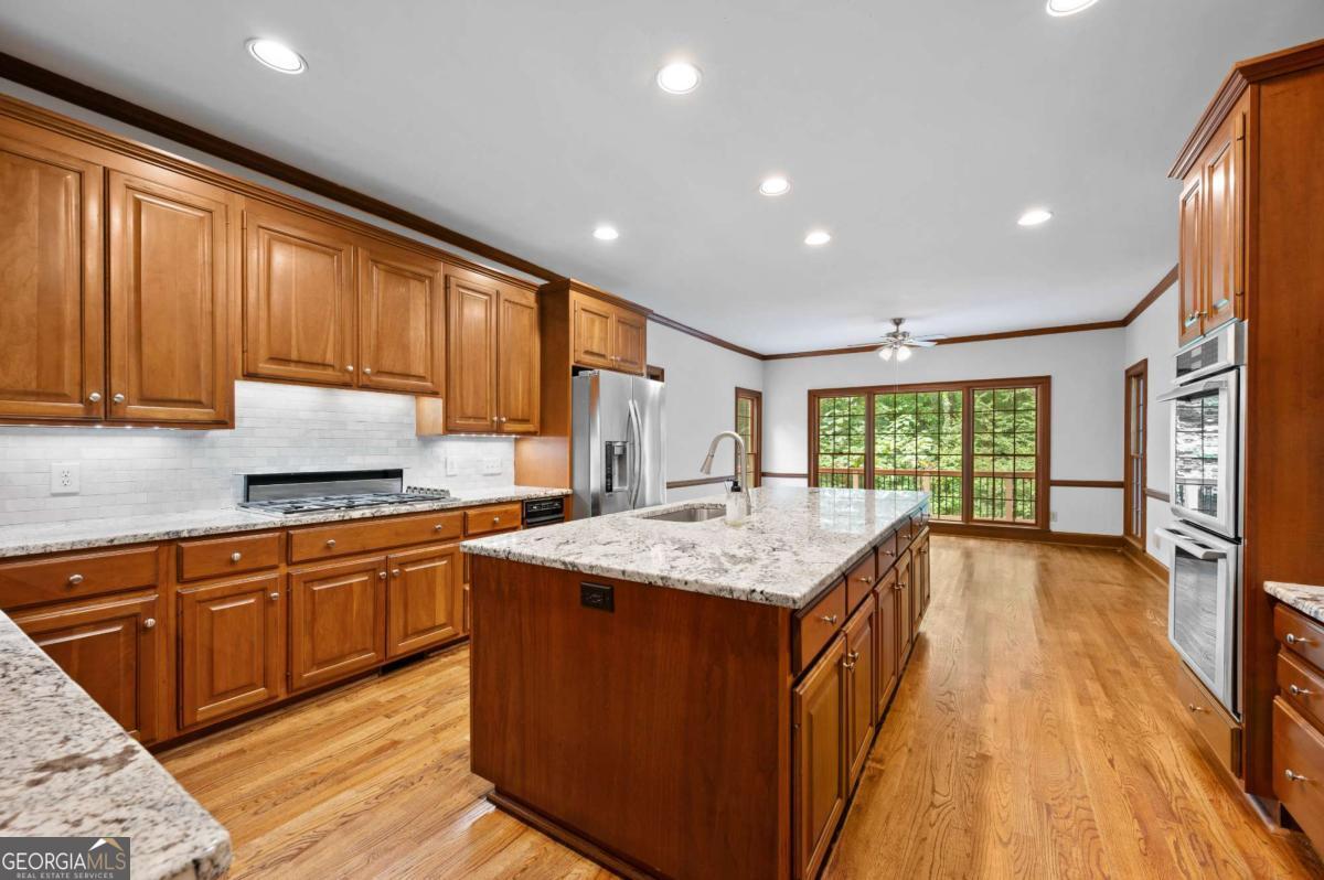9335 Huntcliff Trace Property Photo 9