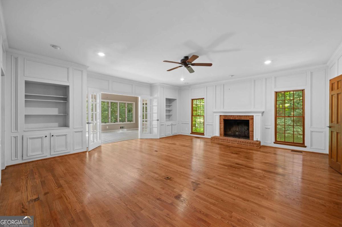9335 Huntcliff Trace Property Photo 17