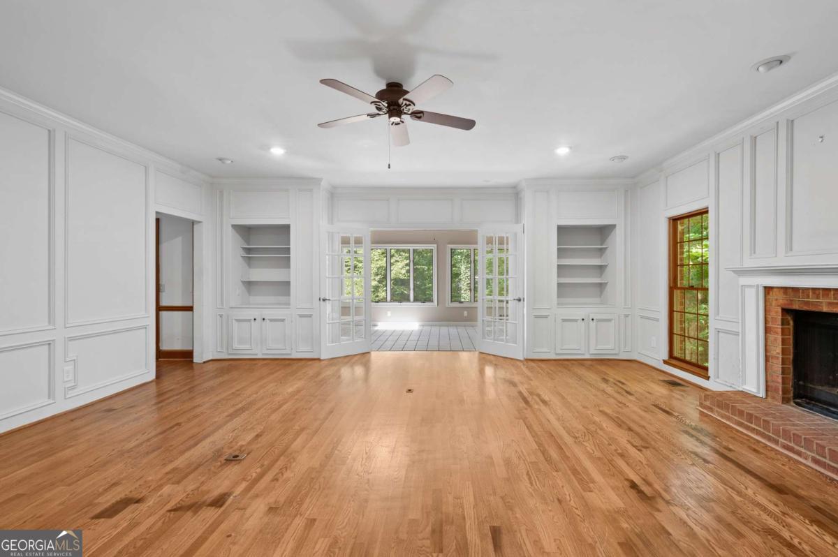 9335 Huntcliff Trace Property Photo 18