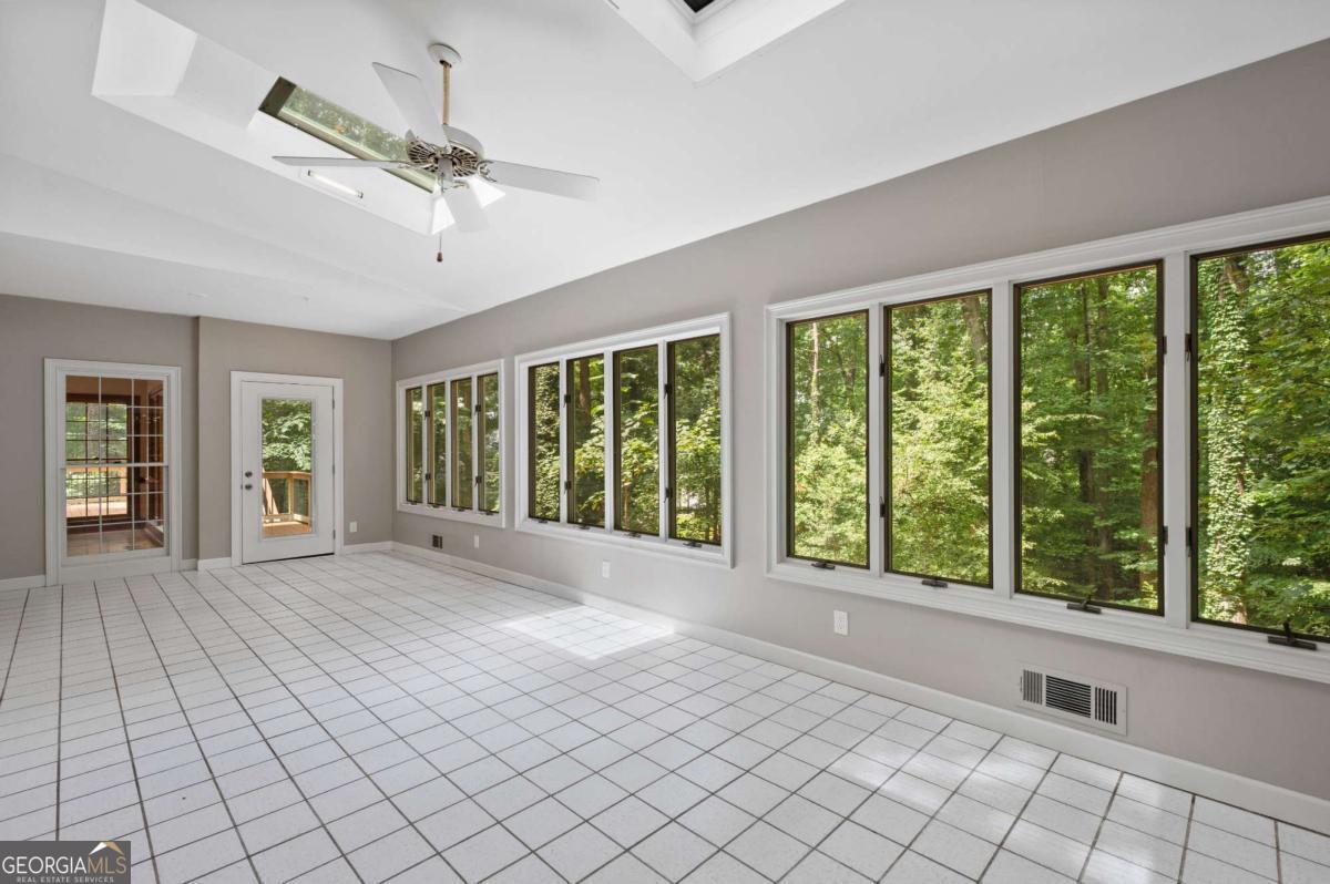 9335 Huntcliff Trace Property Photo 21
