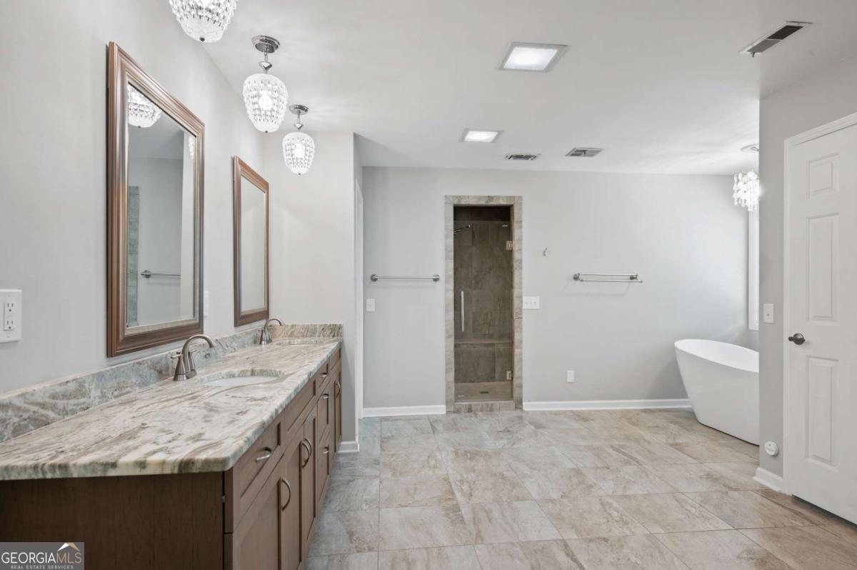 9335 Huntcliff Trace Property Photo 34