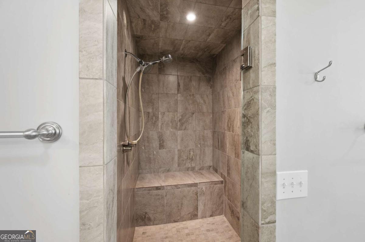 9335 Huntcliff Trace Property Photo 36