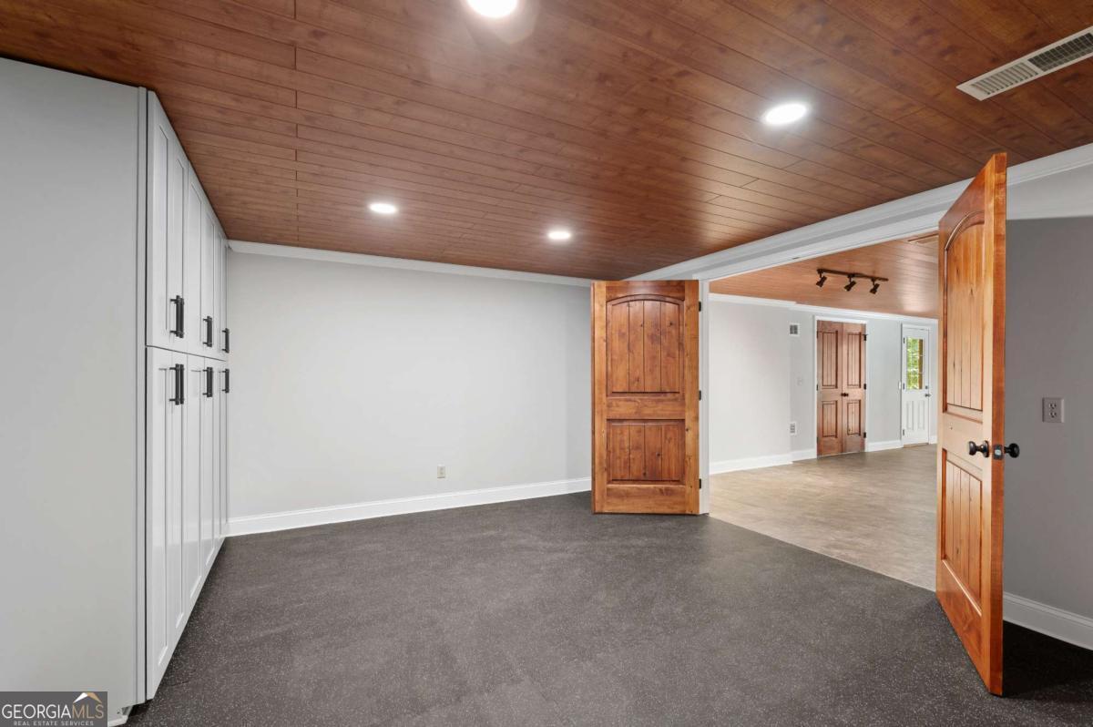 9335 Huntcliff Trace Property Photo 48