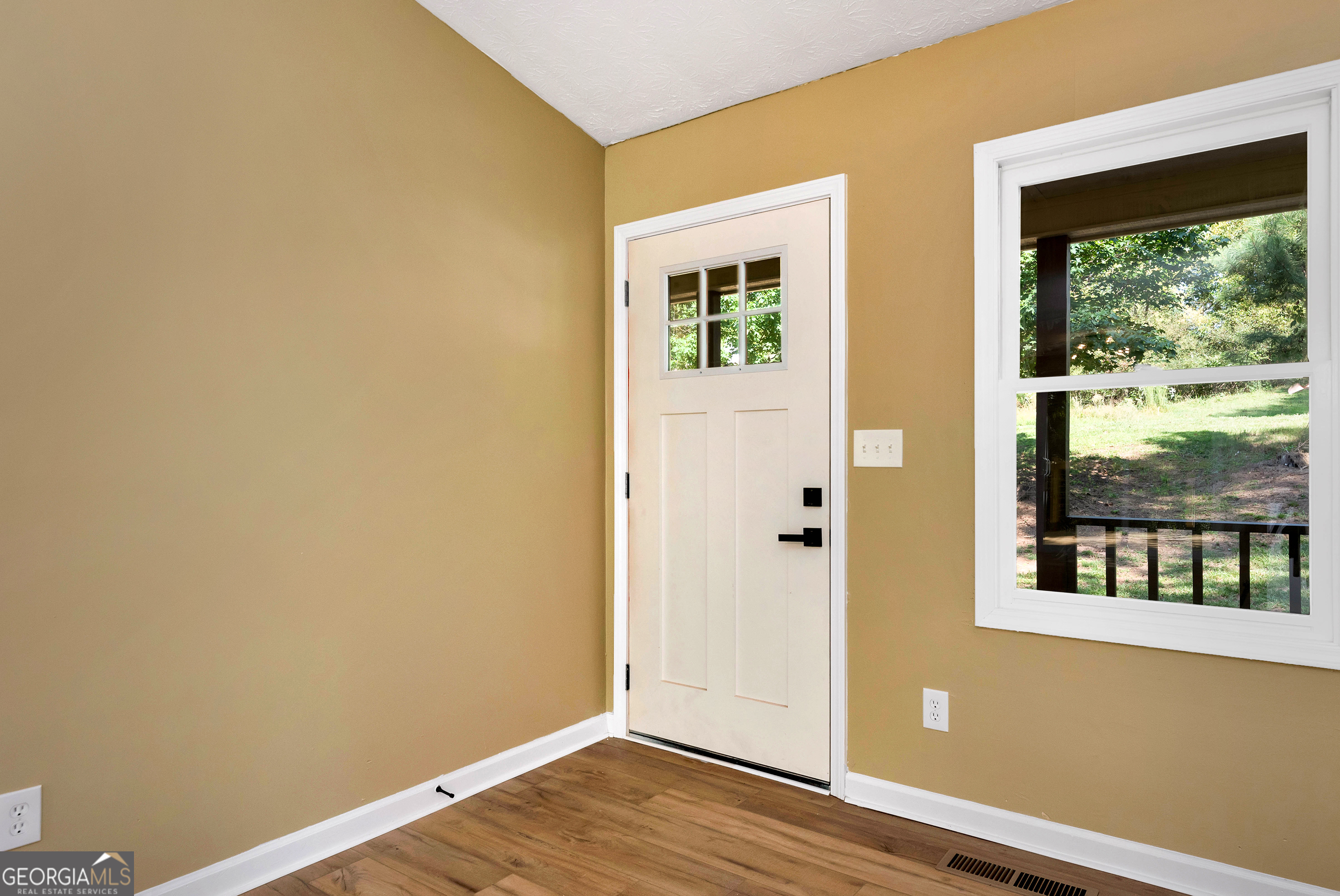 5119 Ash Circle Property Photo 5