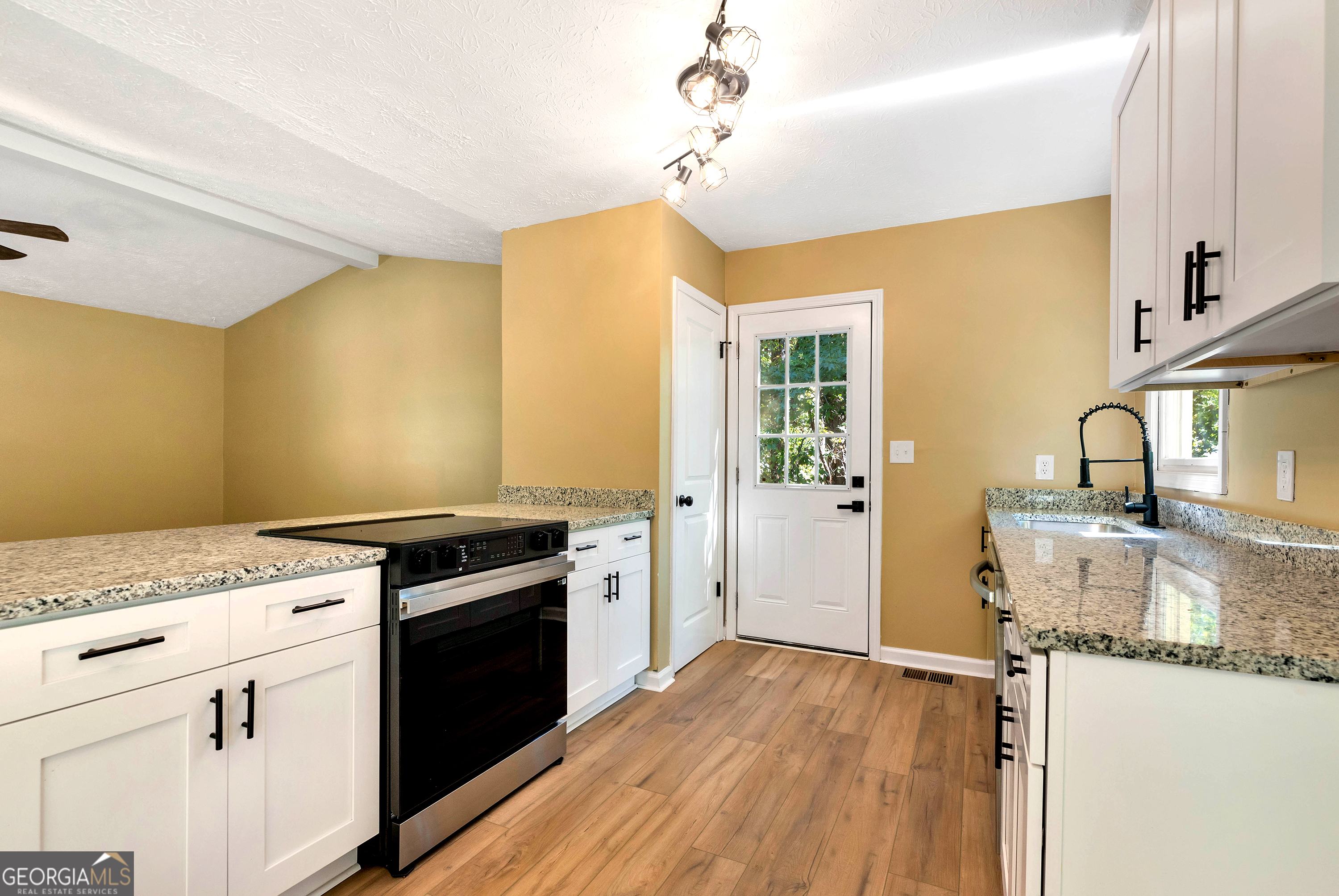 5119 Ash Circle Property Photo 13