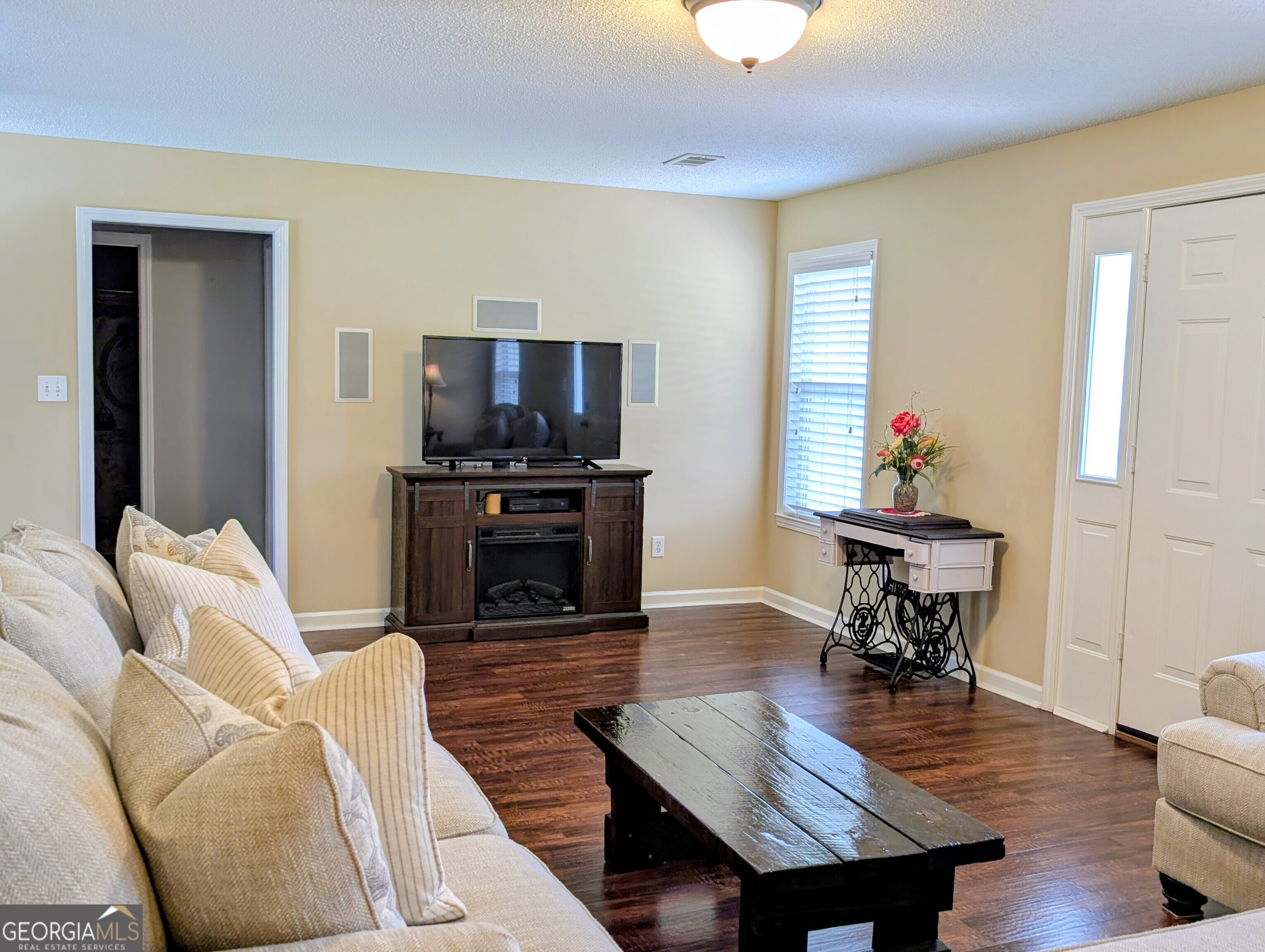 76 Third Avenue Property Photo 5