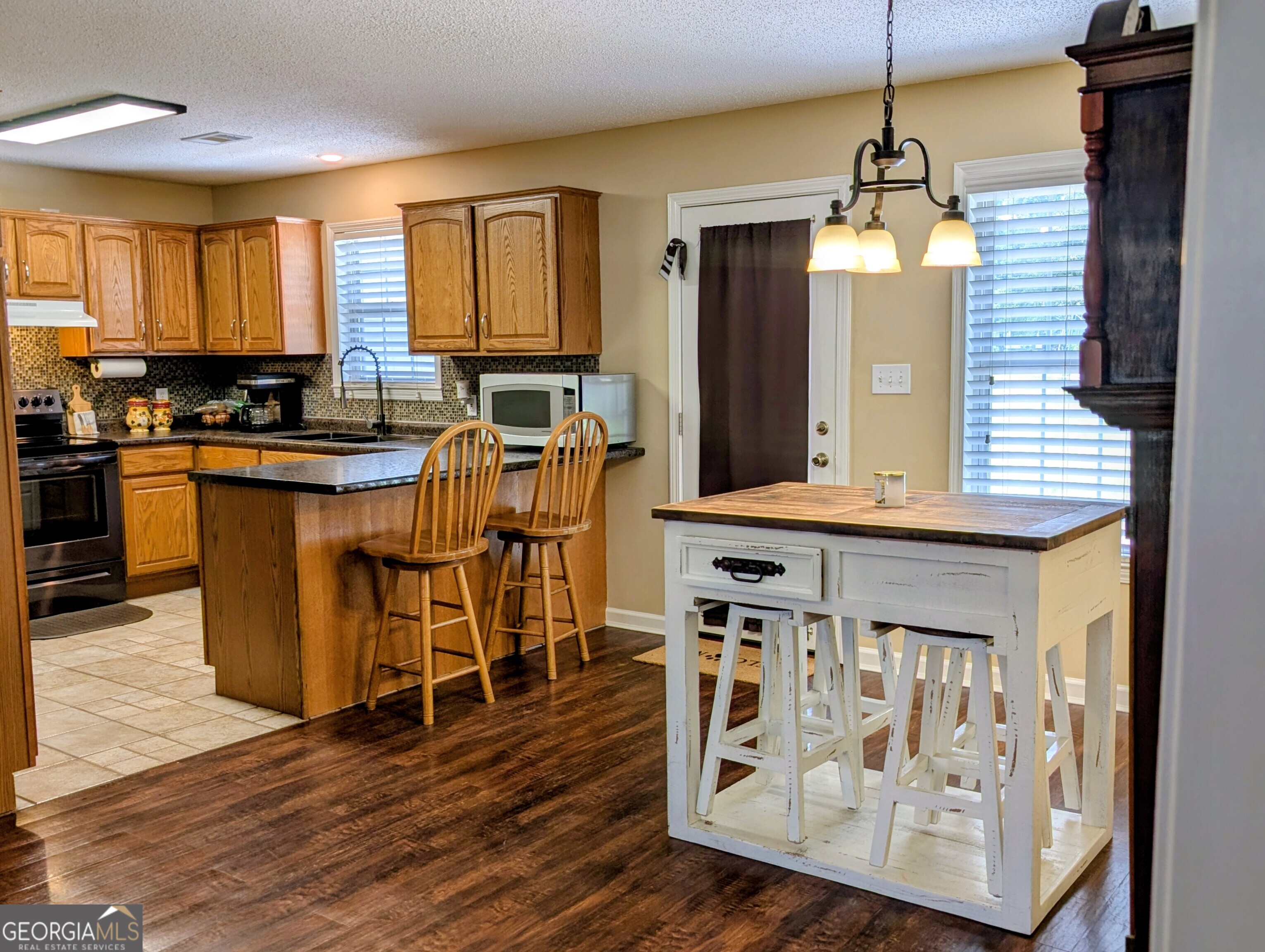 76 Third Avenue Property Photo 6