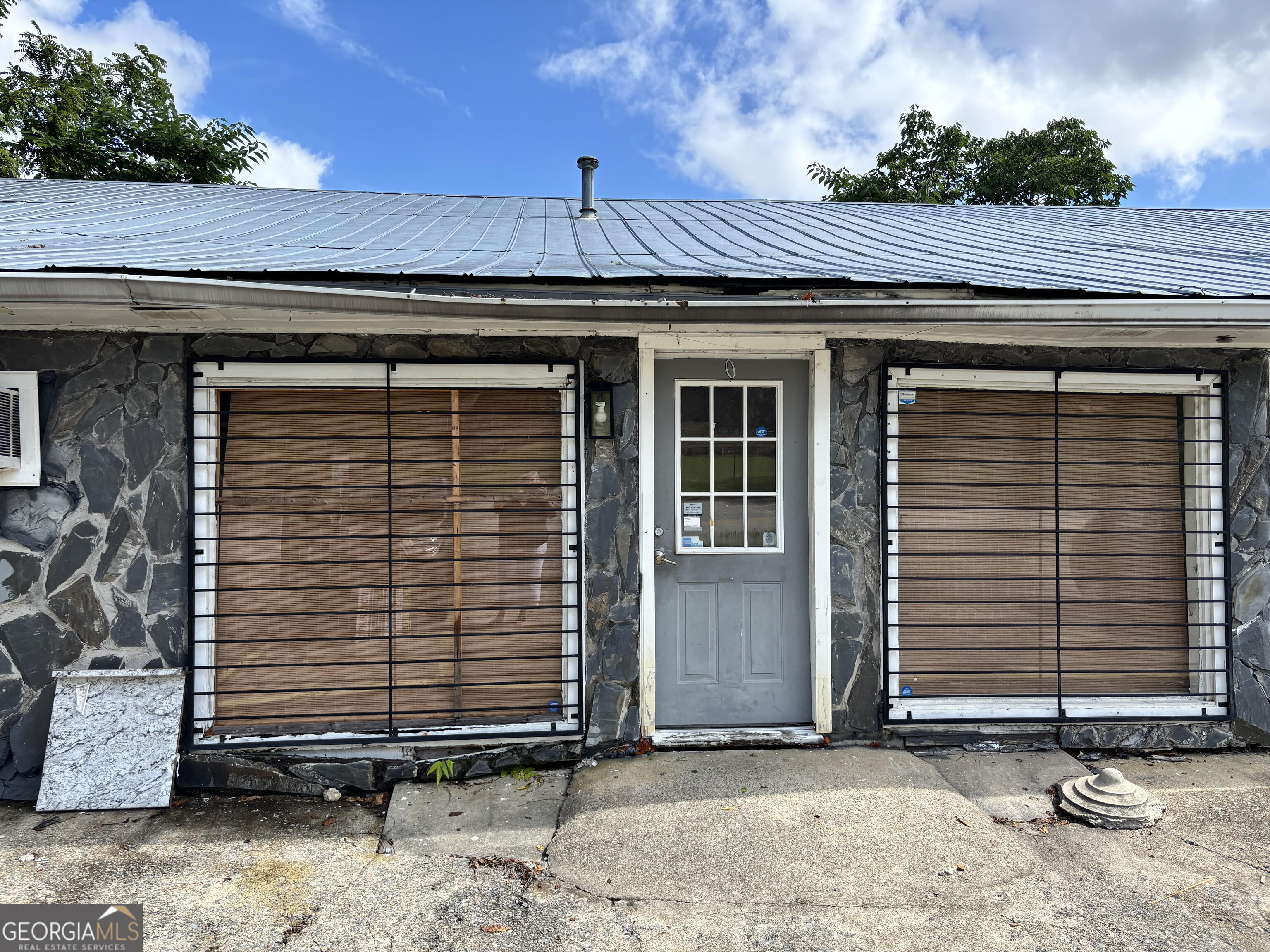 702 W Elm Street # B Property Photo 2