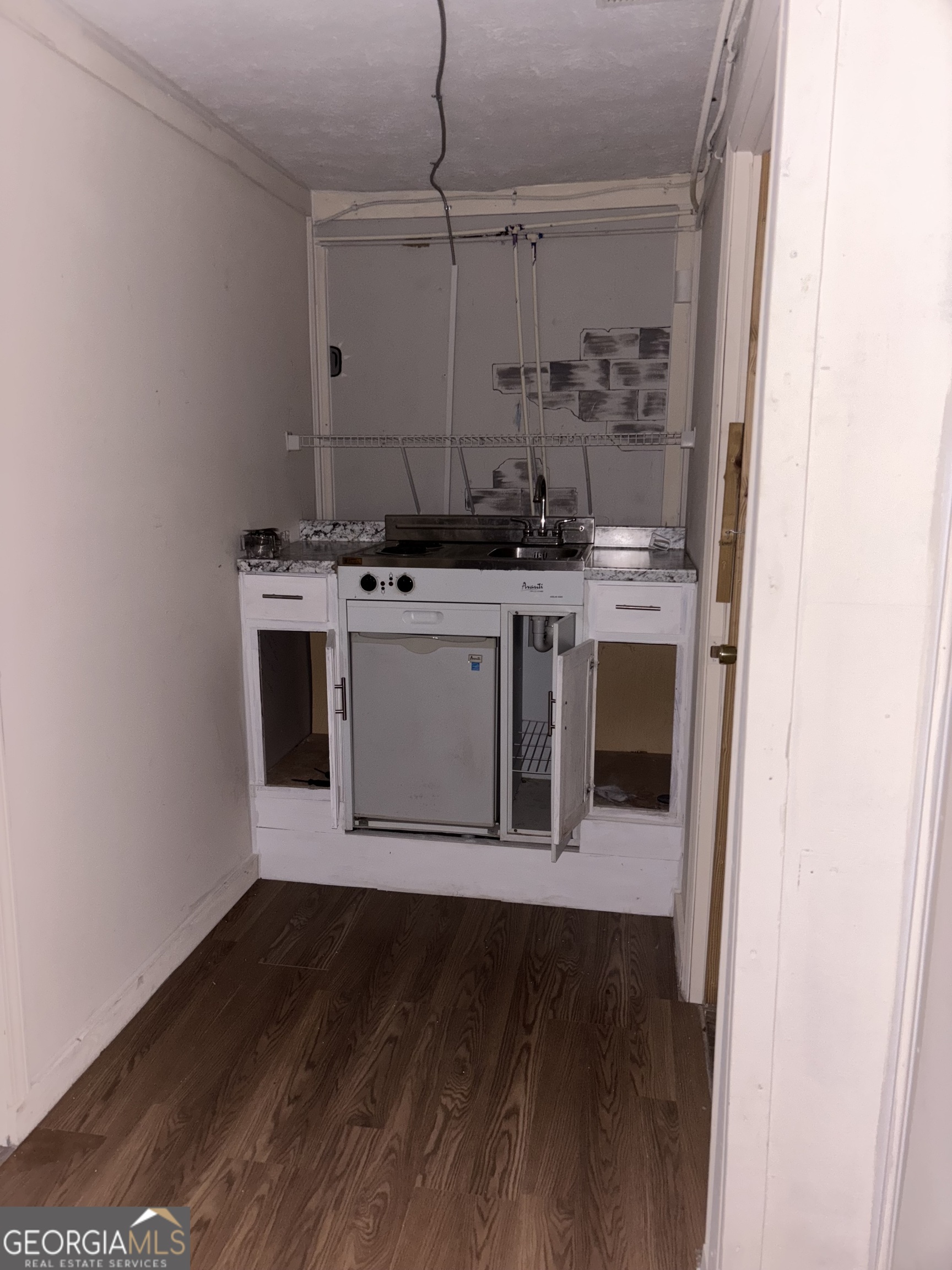 702 W Elm Street # B Property Photo 4