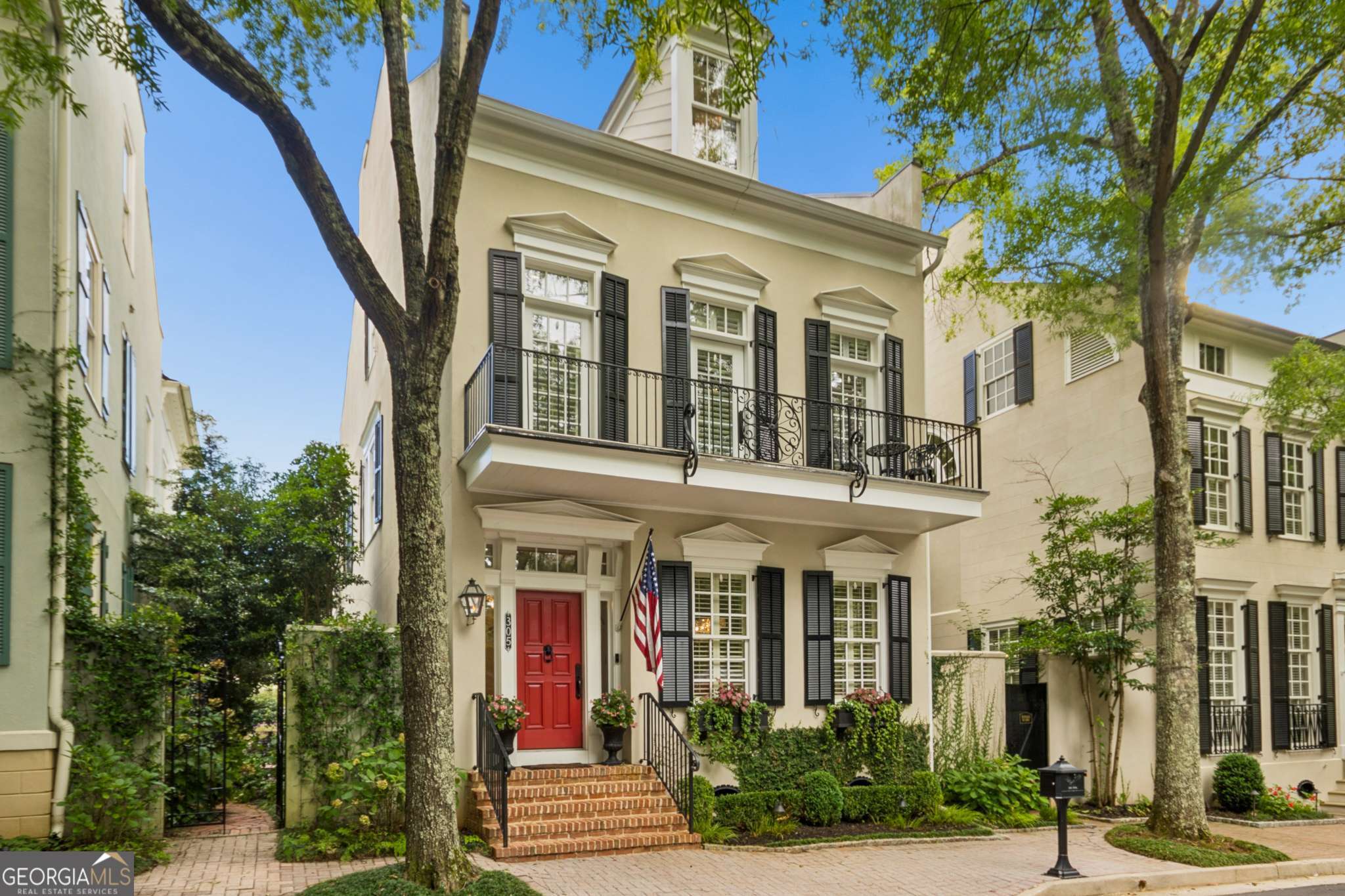 305 Abercorn Square Property Photo 1