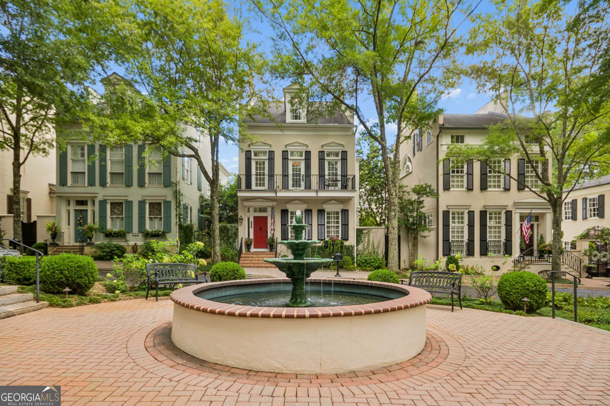 305 Abercorn Square Property Photo 4