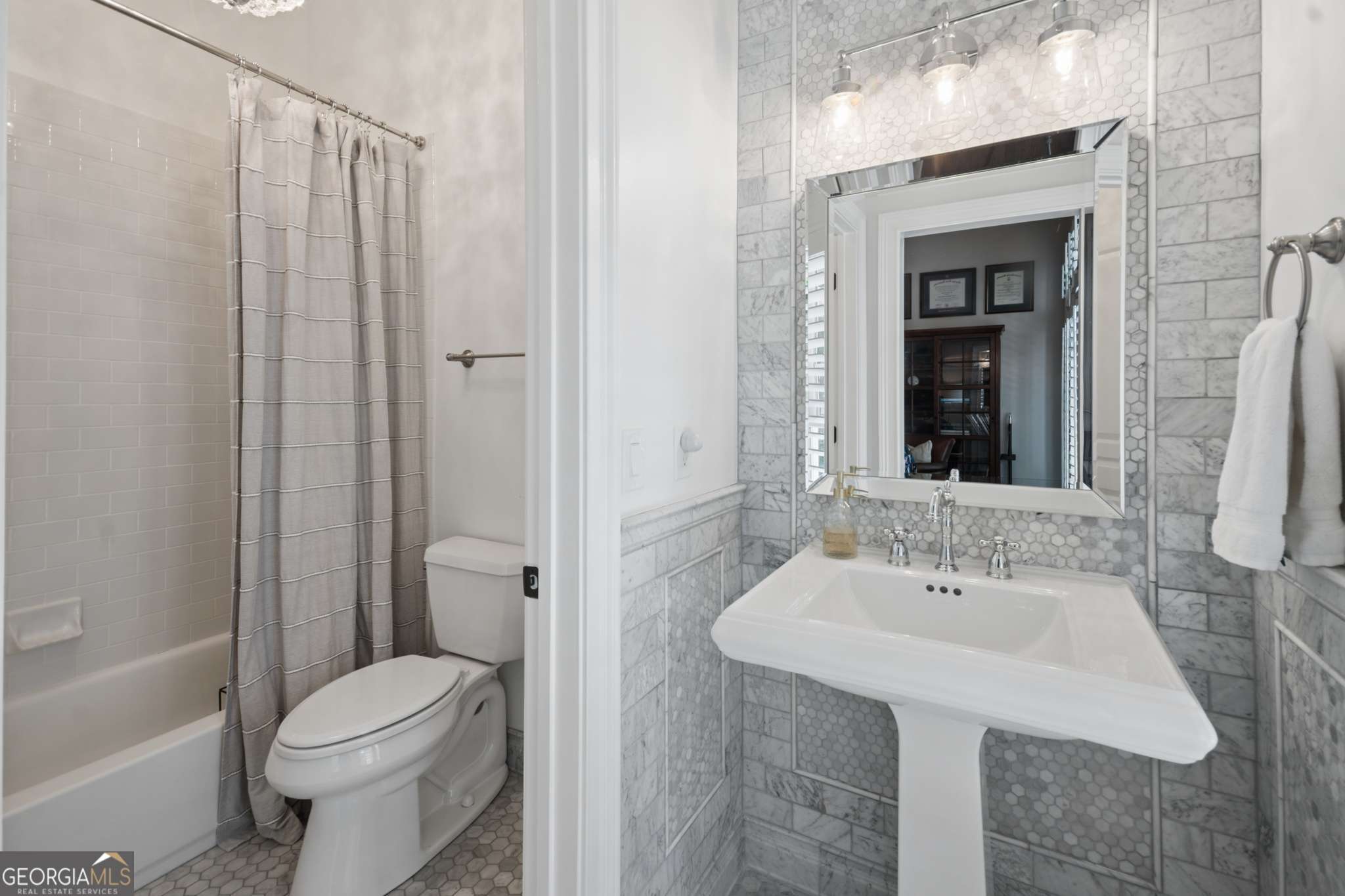 305 Abercorn Square Property Photo 23