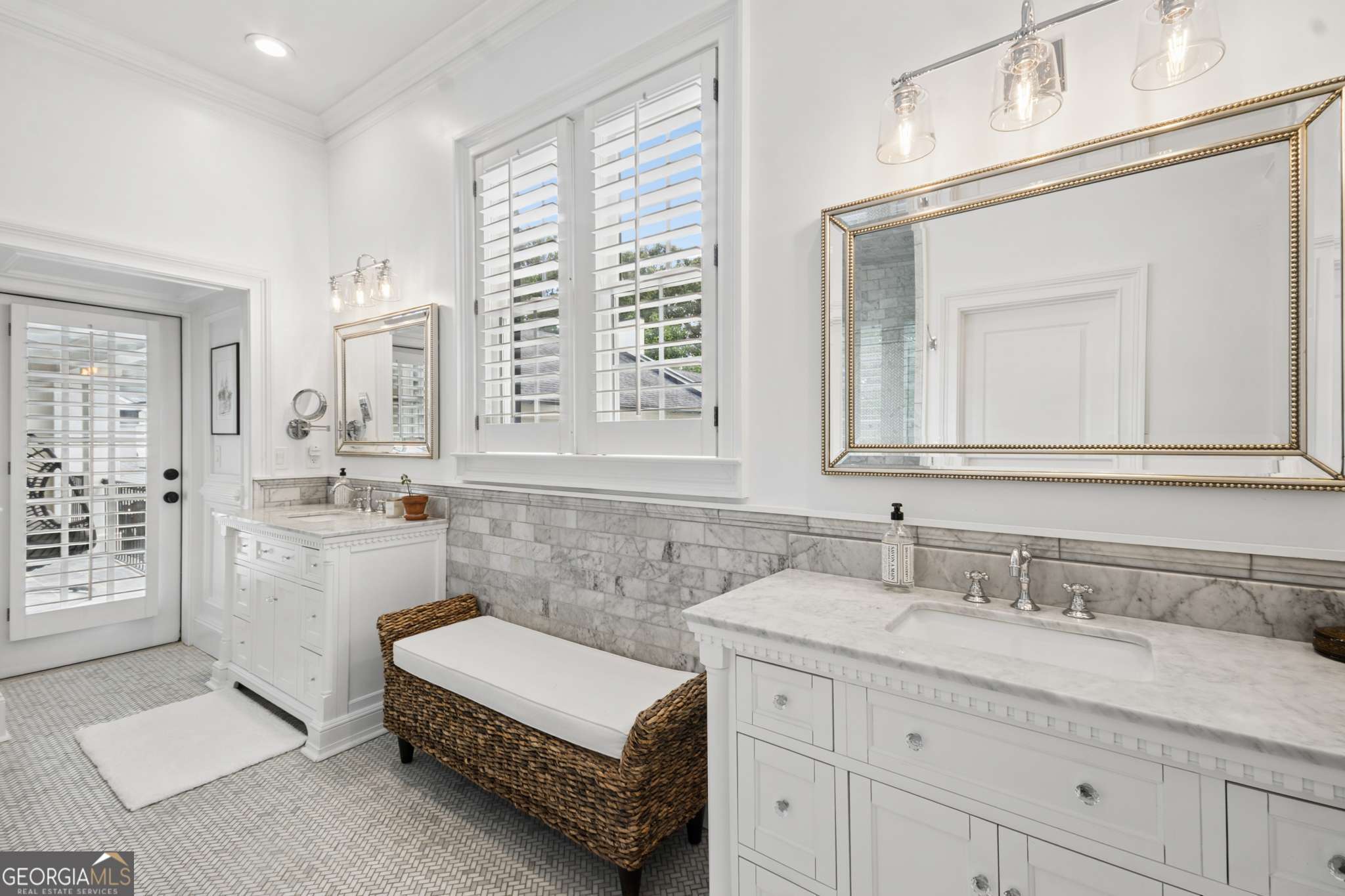305 Abercorn Square Property Photo 27