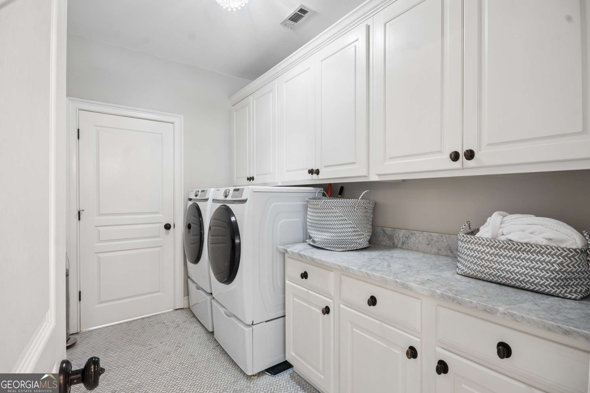 305 Abercorn Square Property Photo 29