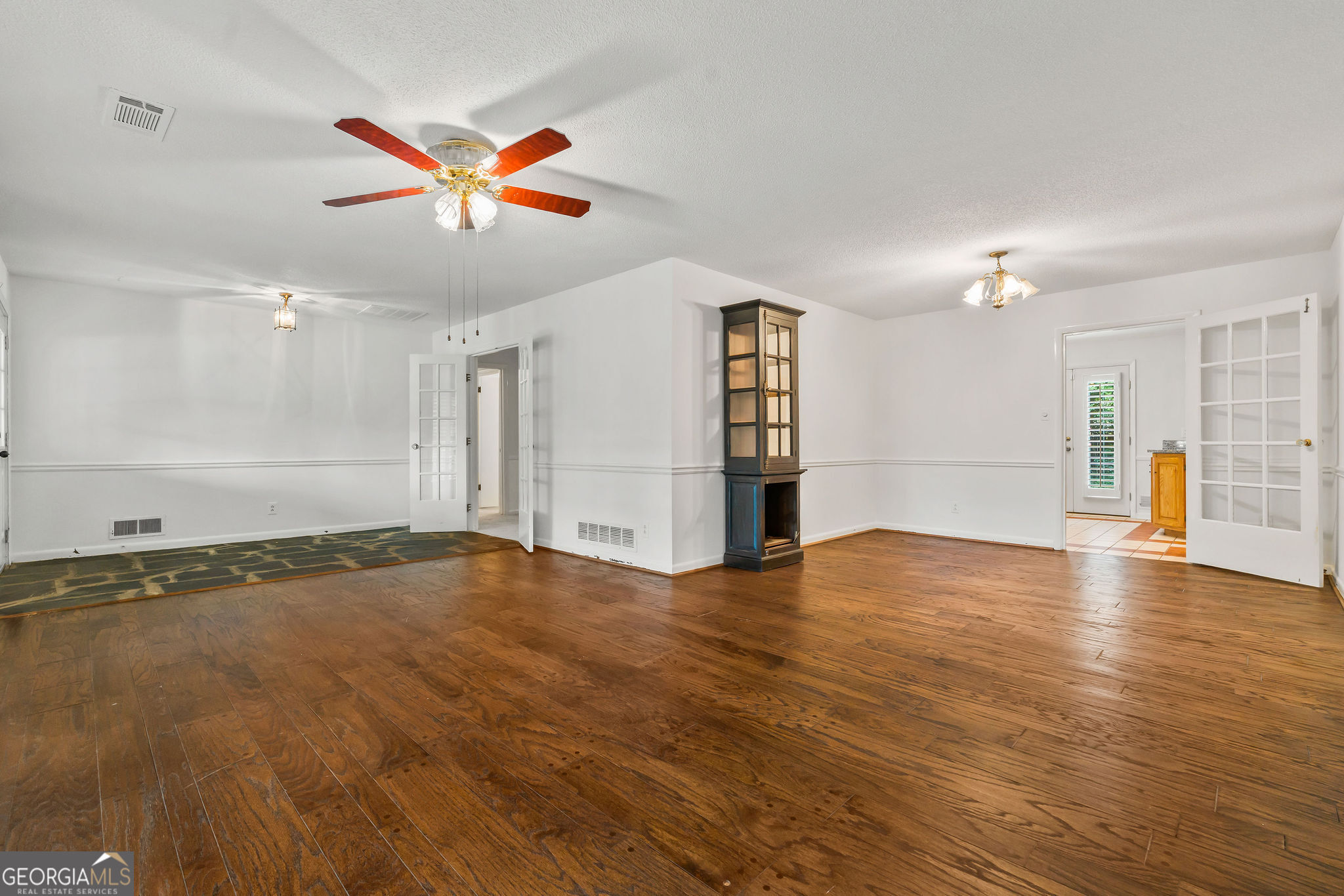 2831 Georgian Terrace Property Photo 3