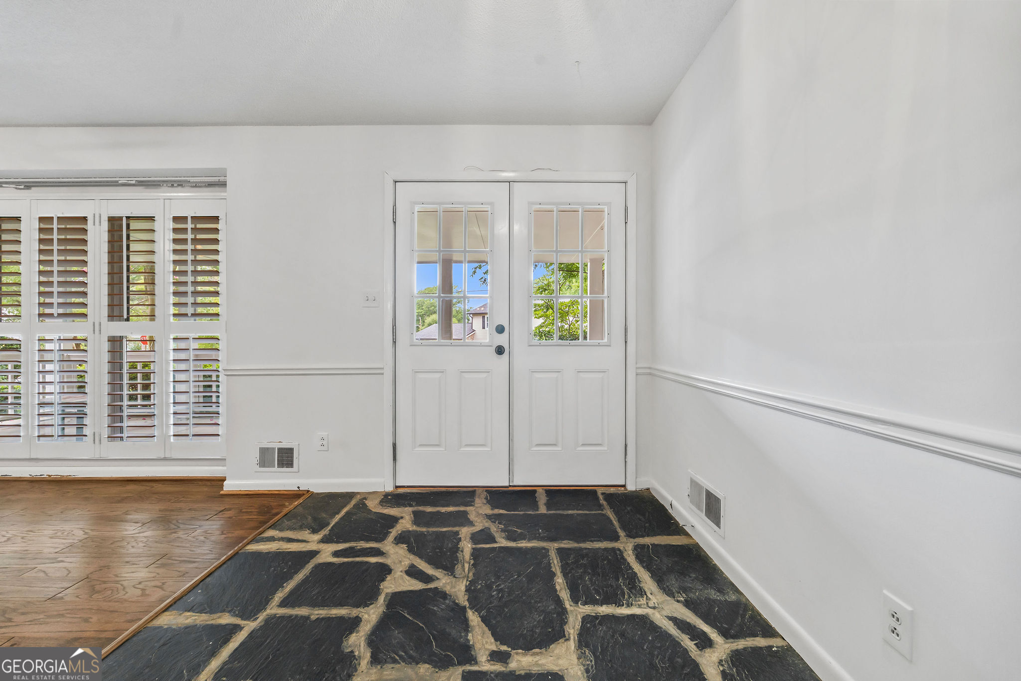 2831 Georgian Terrace Property Photo 10