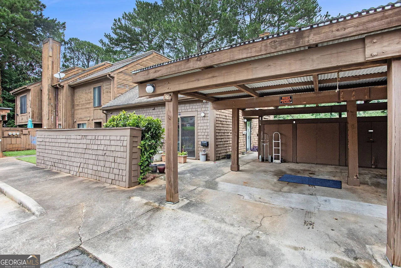90 Willowick Drive Property Photo 1
