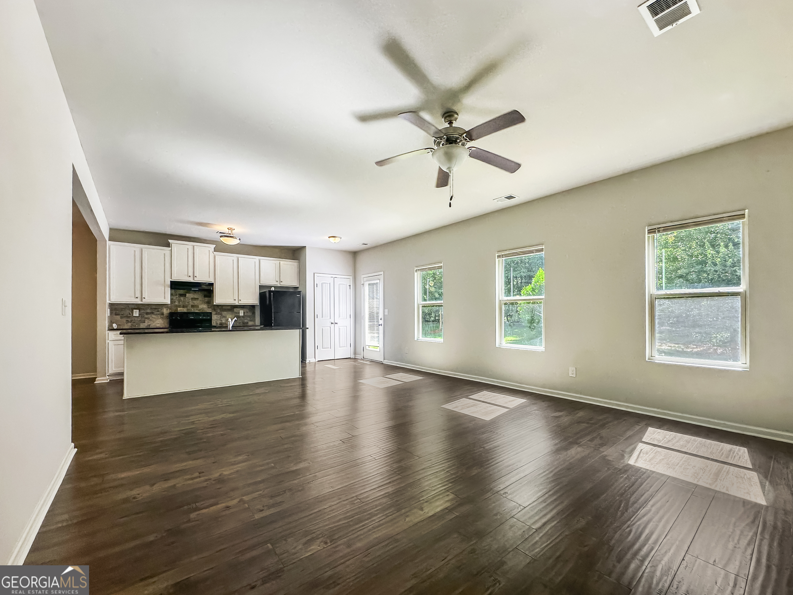 206 Daisy Circle Property Photo 4