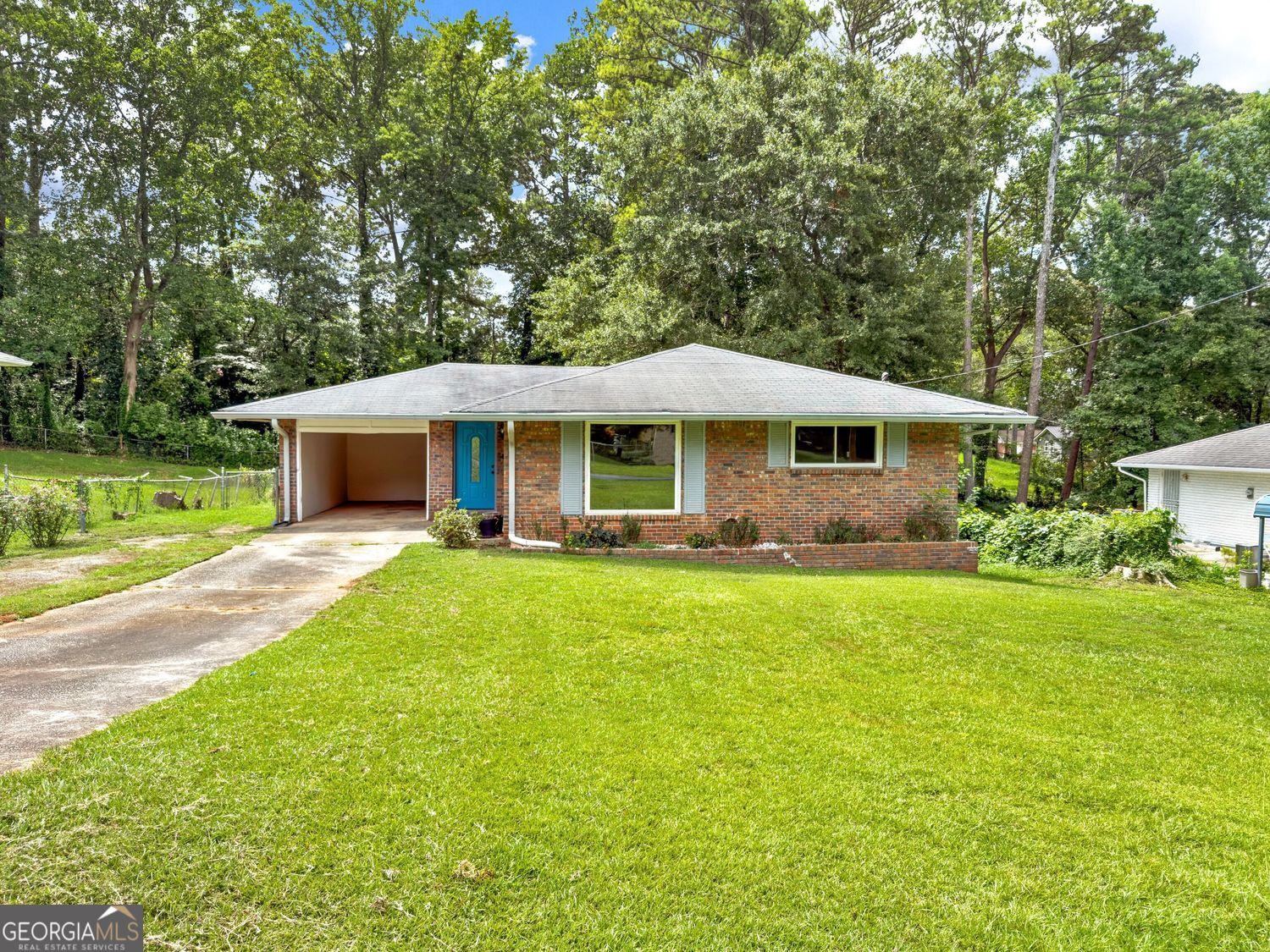 565 Wavelyn Way Property Photo 2