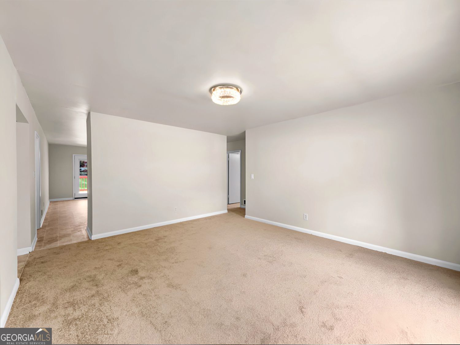 565 Wavelyn Way Property Photo 5