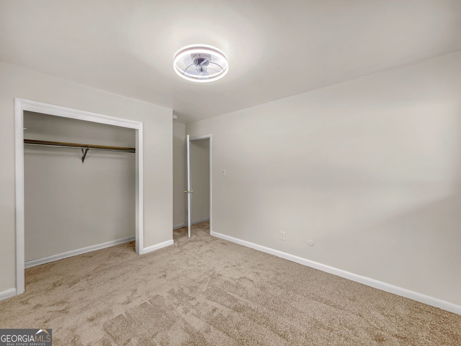 565 Wavelyn Way Property Photo 7