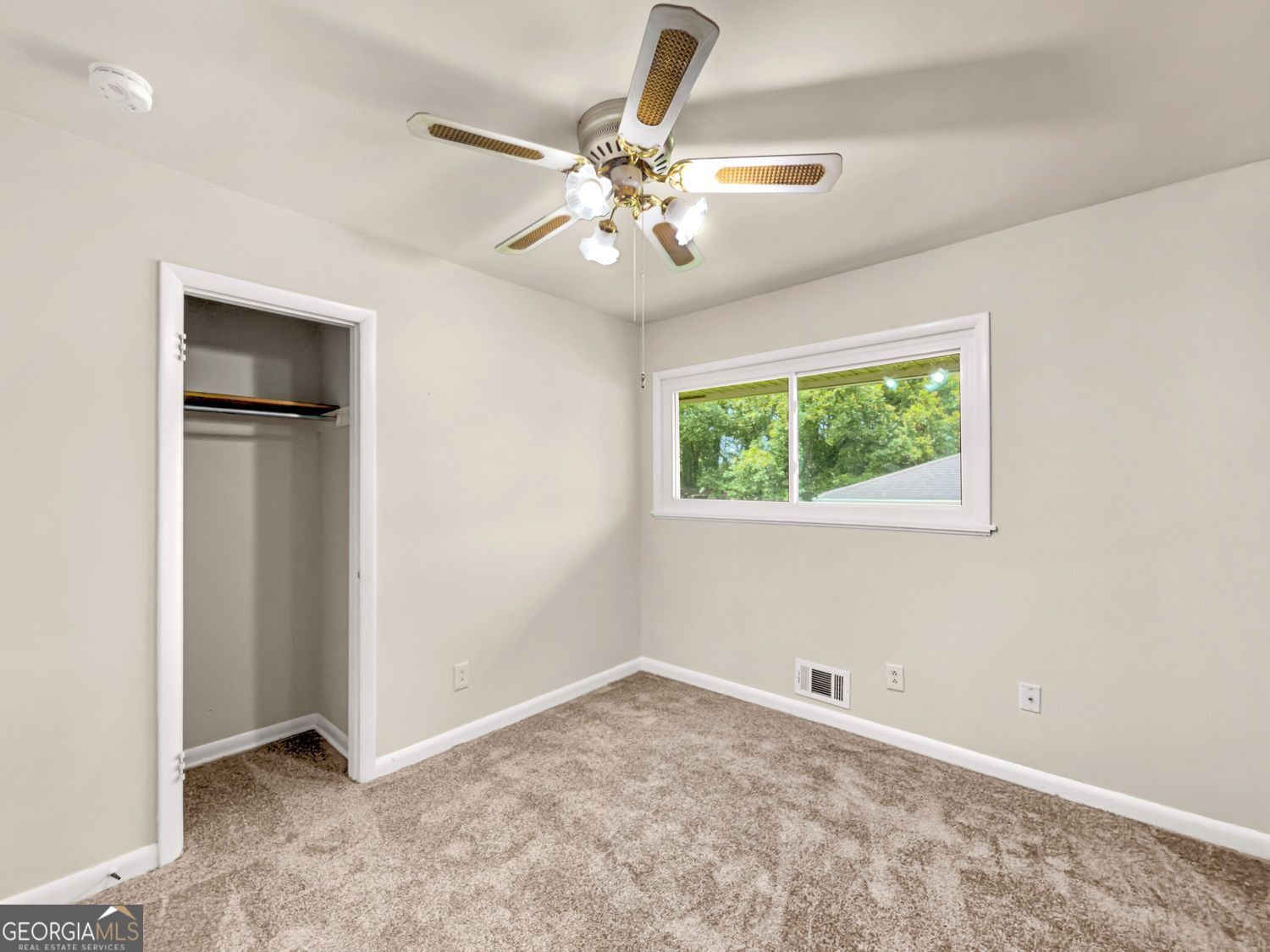 565 Wavelyn Way Property Photo 10