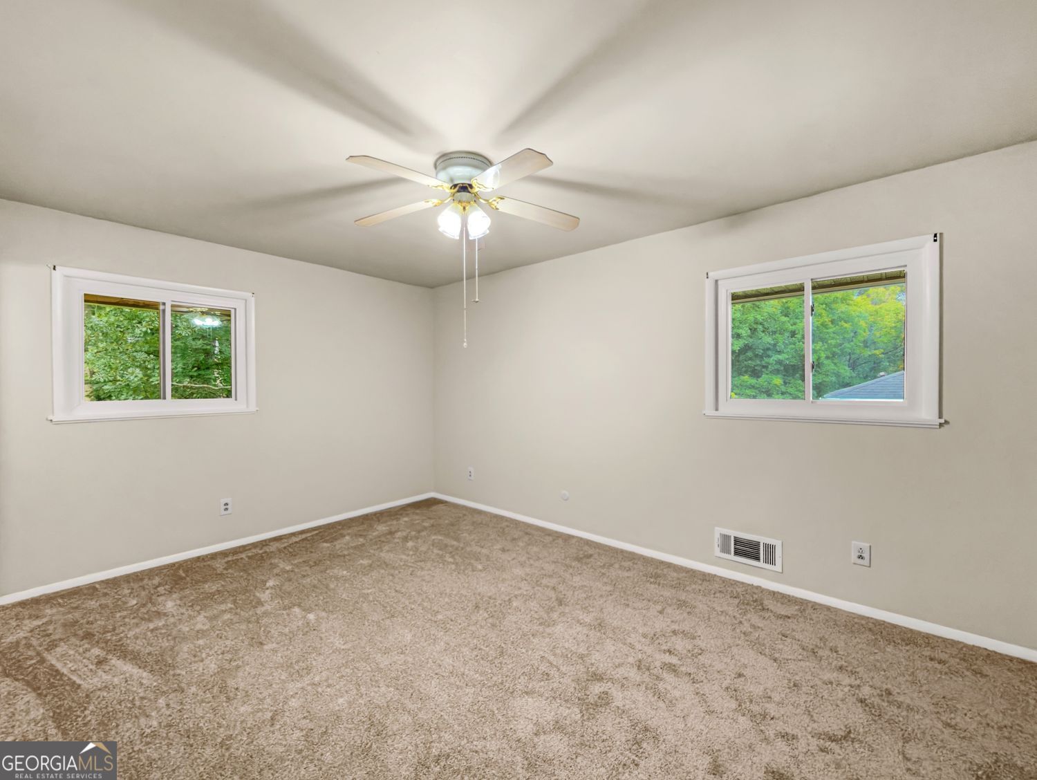 565 Wavelyn Way Property Photo 11
