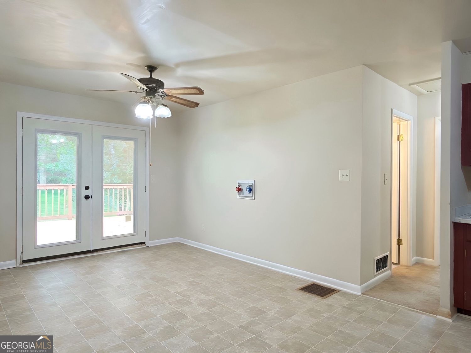 565 Wavelyn Way Property Photo 13