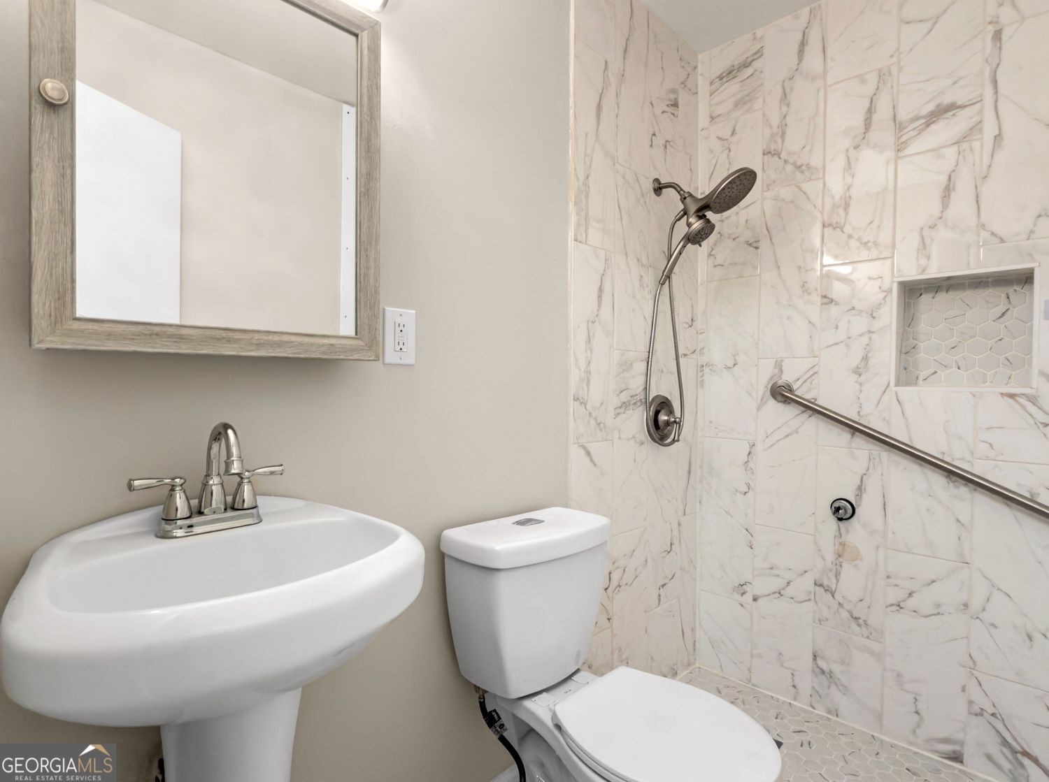 565 Wavelyn Way Property Photo 14