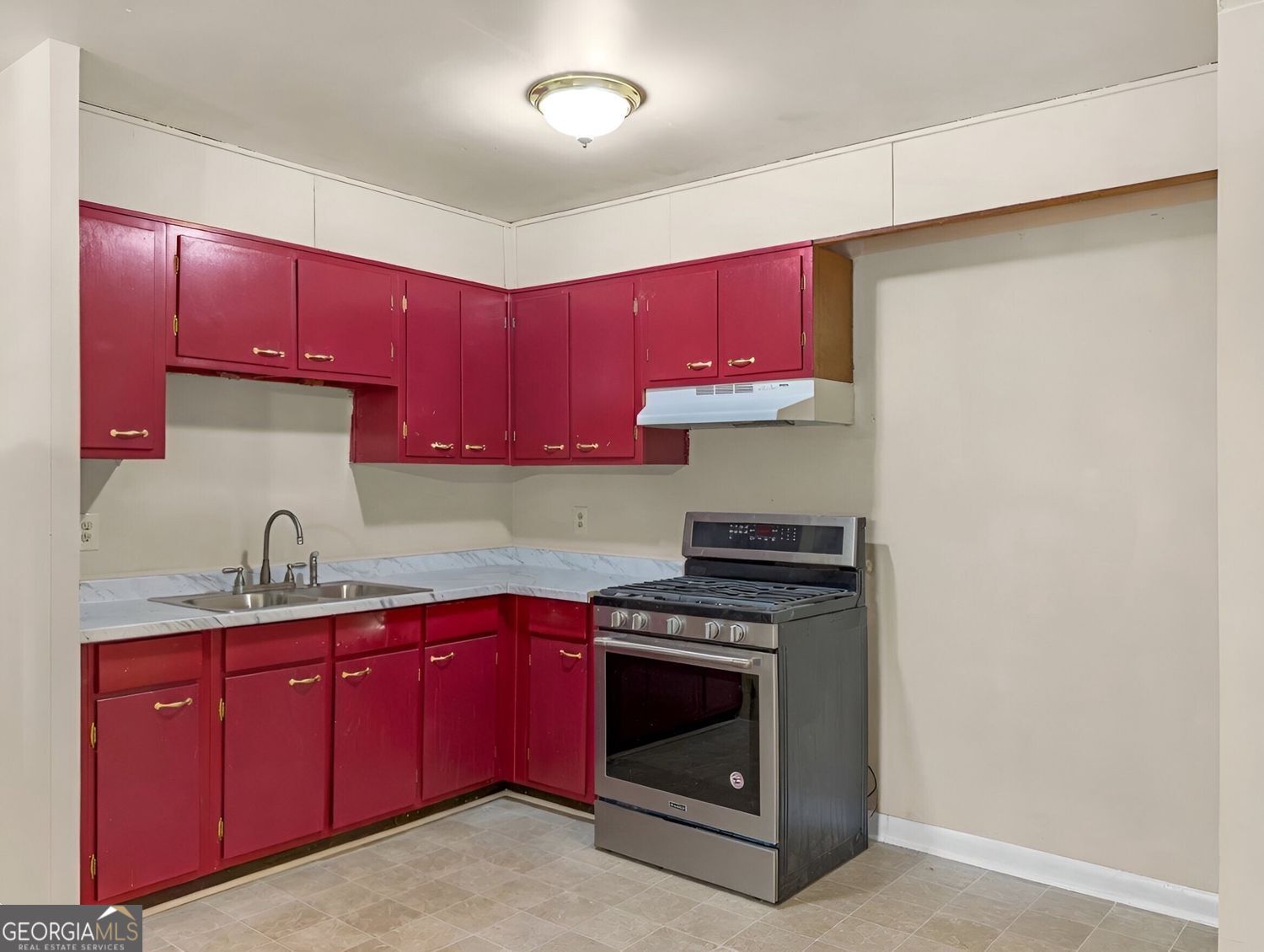 565 Wavelyn Way Property Photo 17