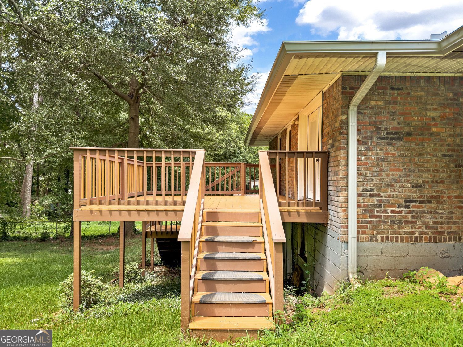 565 Wavelyn Way Property Photo 20