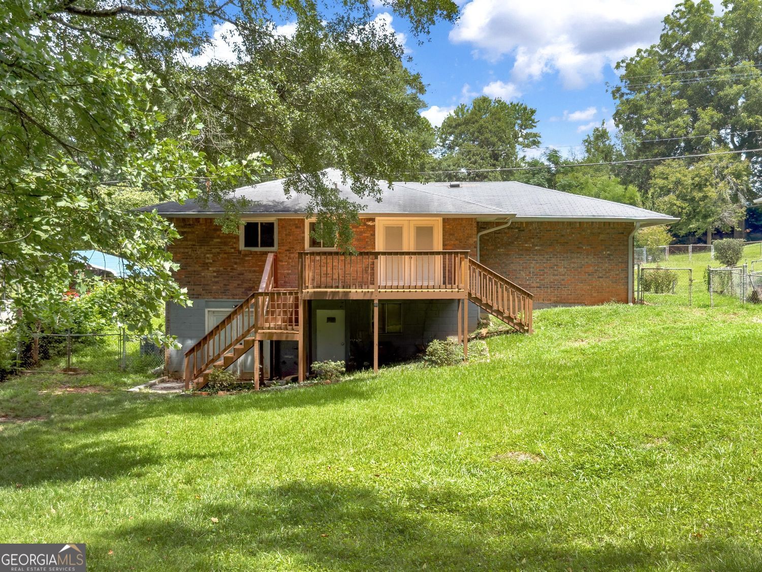 565 Wavelyn Way Property Photo 21