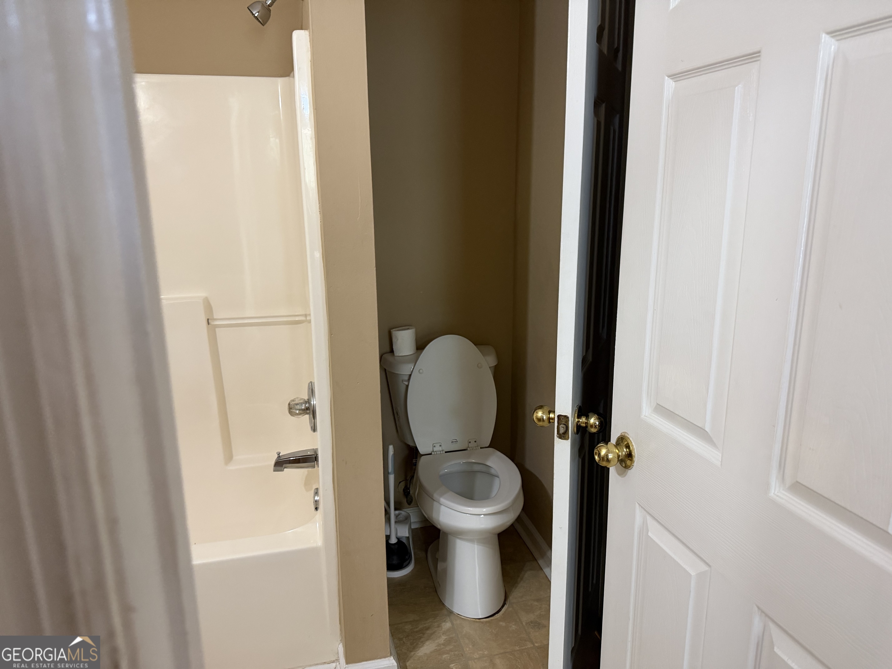 1220 N Hampton Drive Property Photo 8
