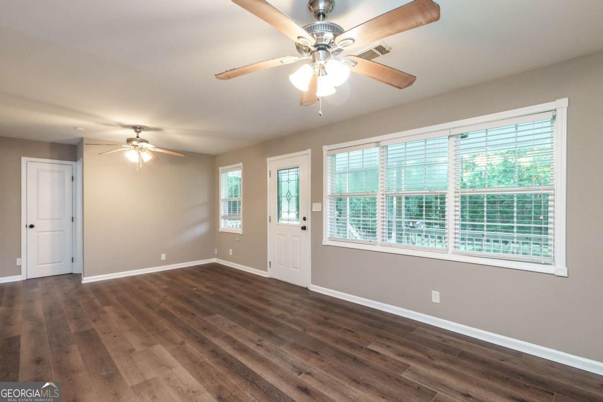 3322 Dewey Hogan Road Property Photo 7