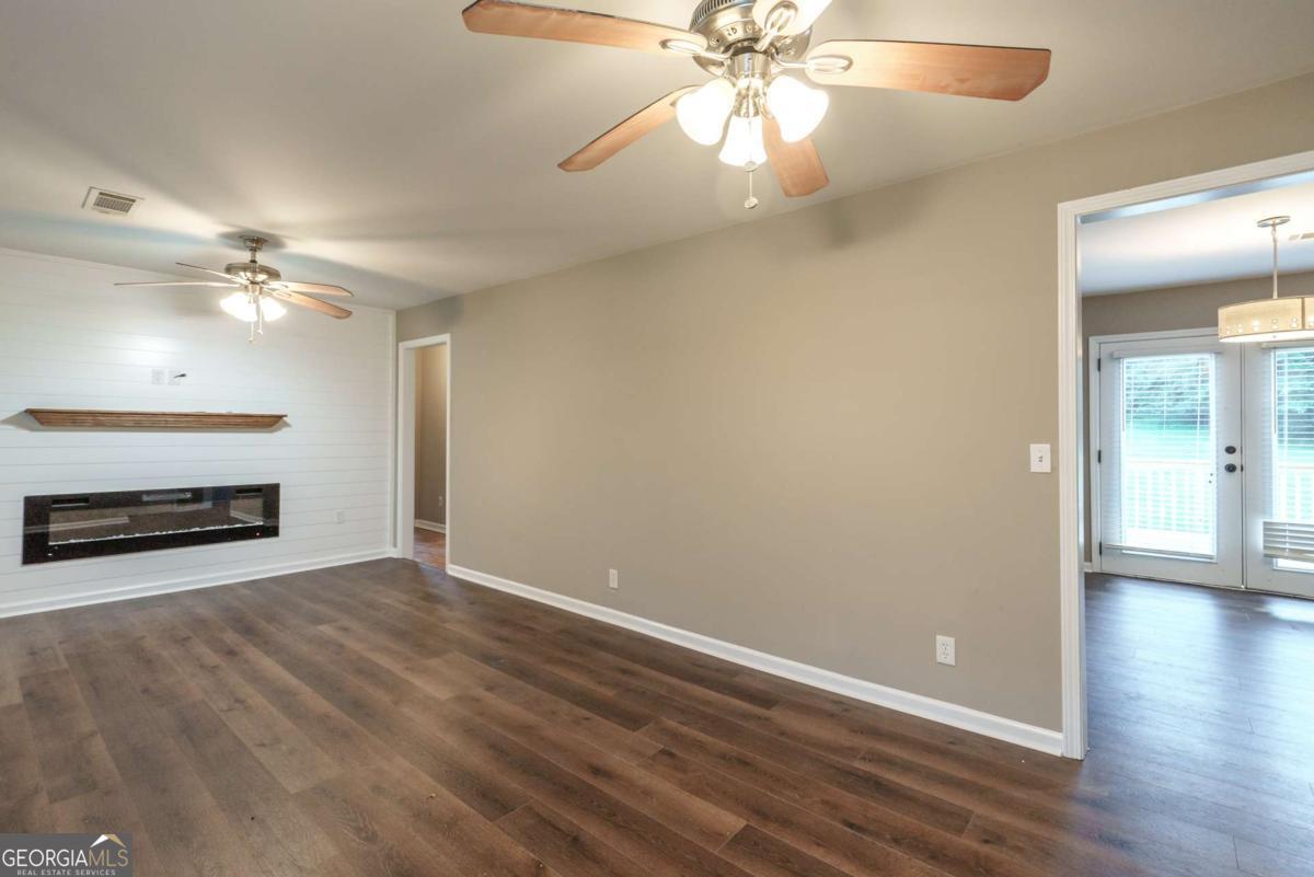 3322 Dewey Hogan Road Property Photo 9